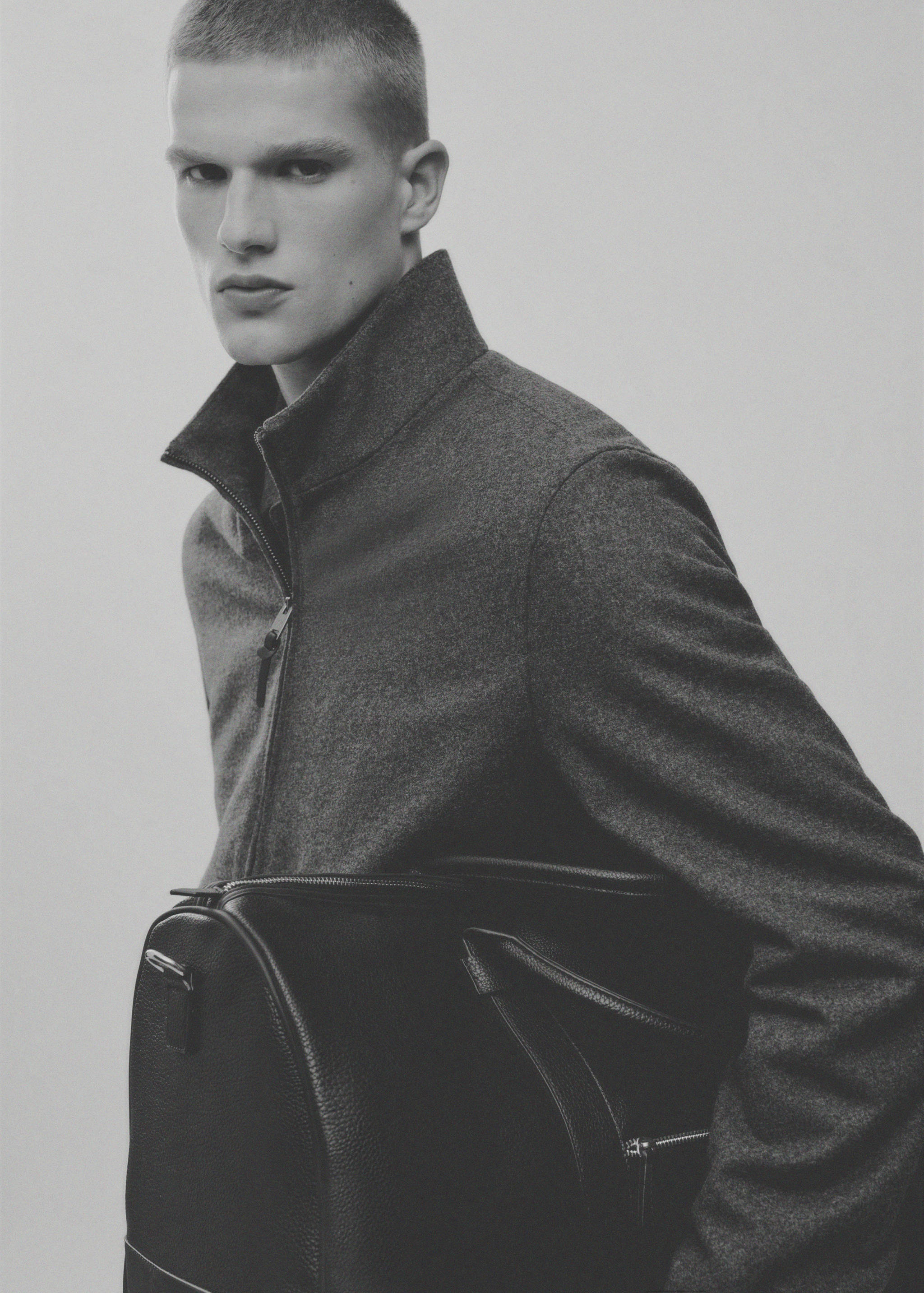 Patent faux-leather bowling bag - Details of the article 9