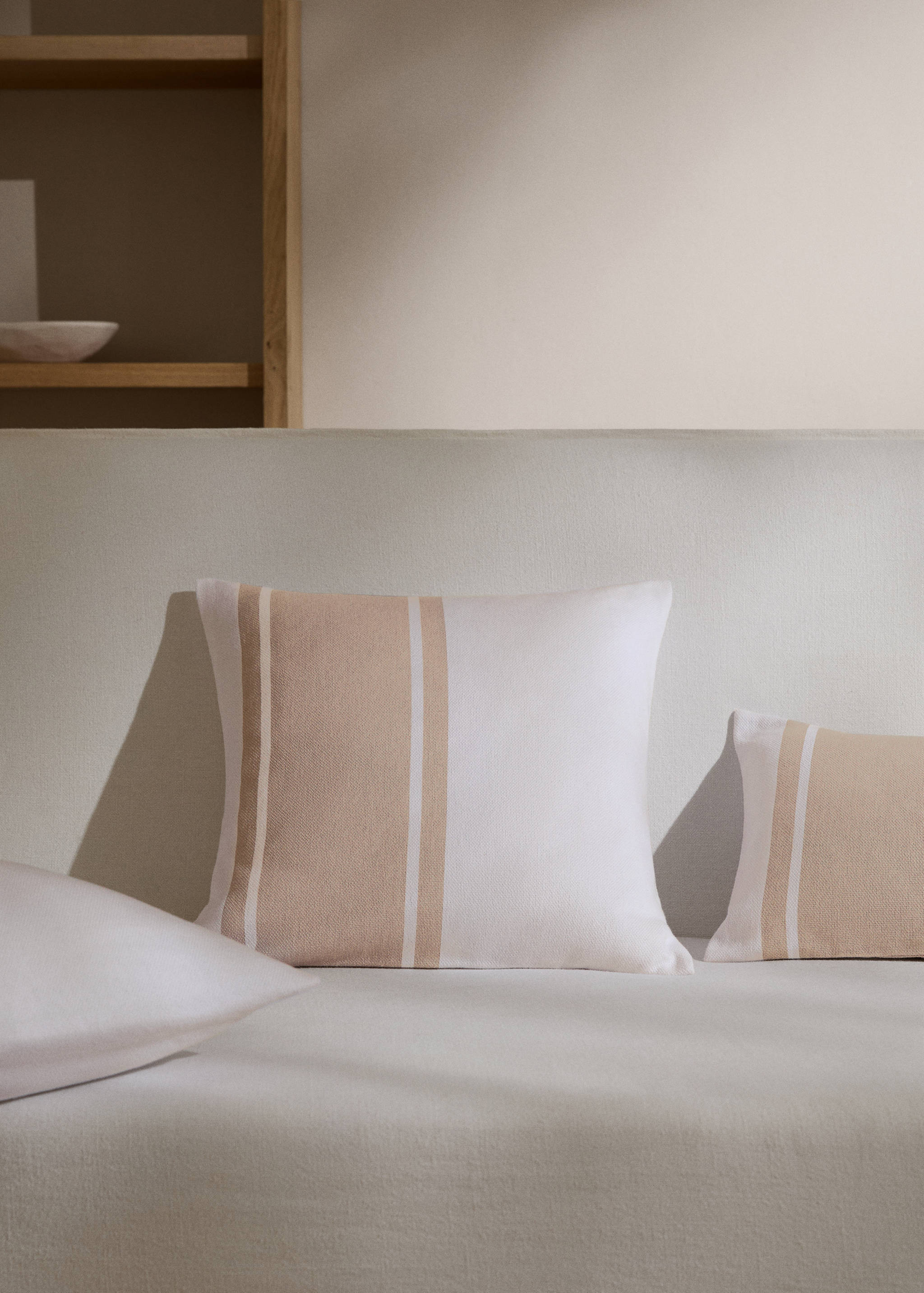 Kissenhülle aus Baumwolle mit Streifenmuster, 45 x 45 cm - Allgemeine Ansicht