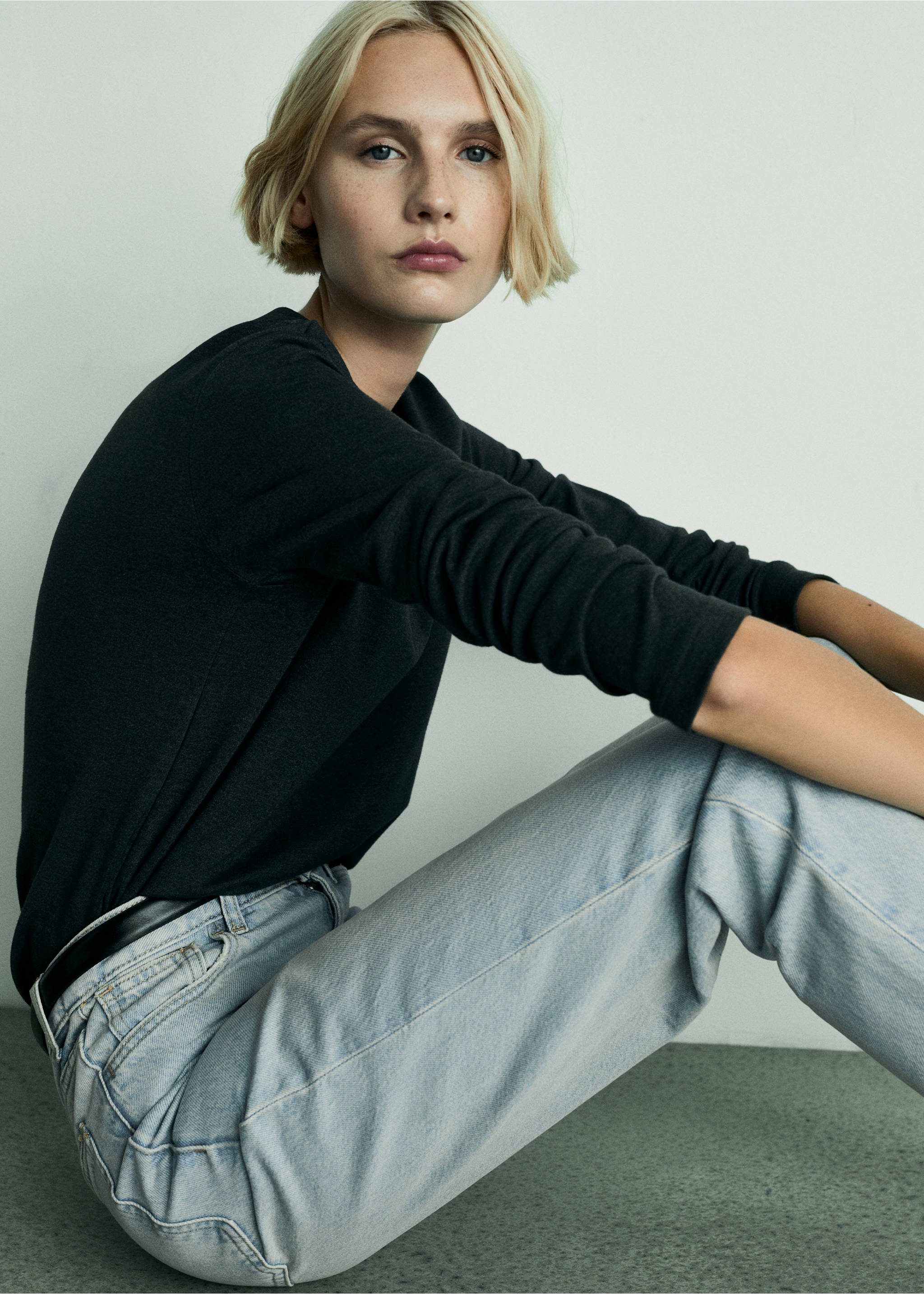 Mom2000 high-rise jeans - Details of the article 1, Medium Vintage Blue. Ref: 77042914-00.