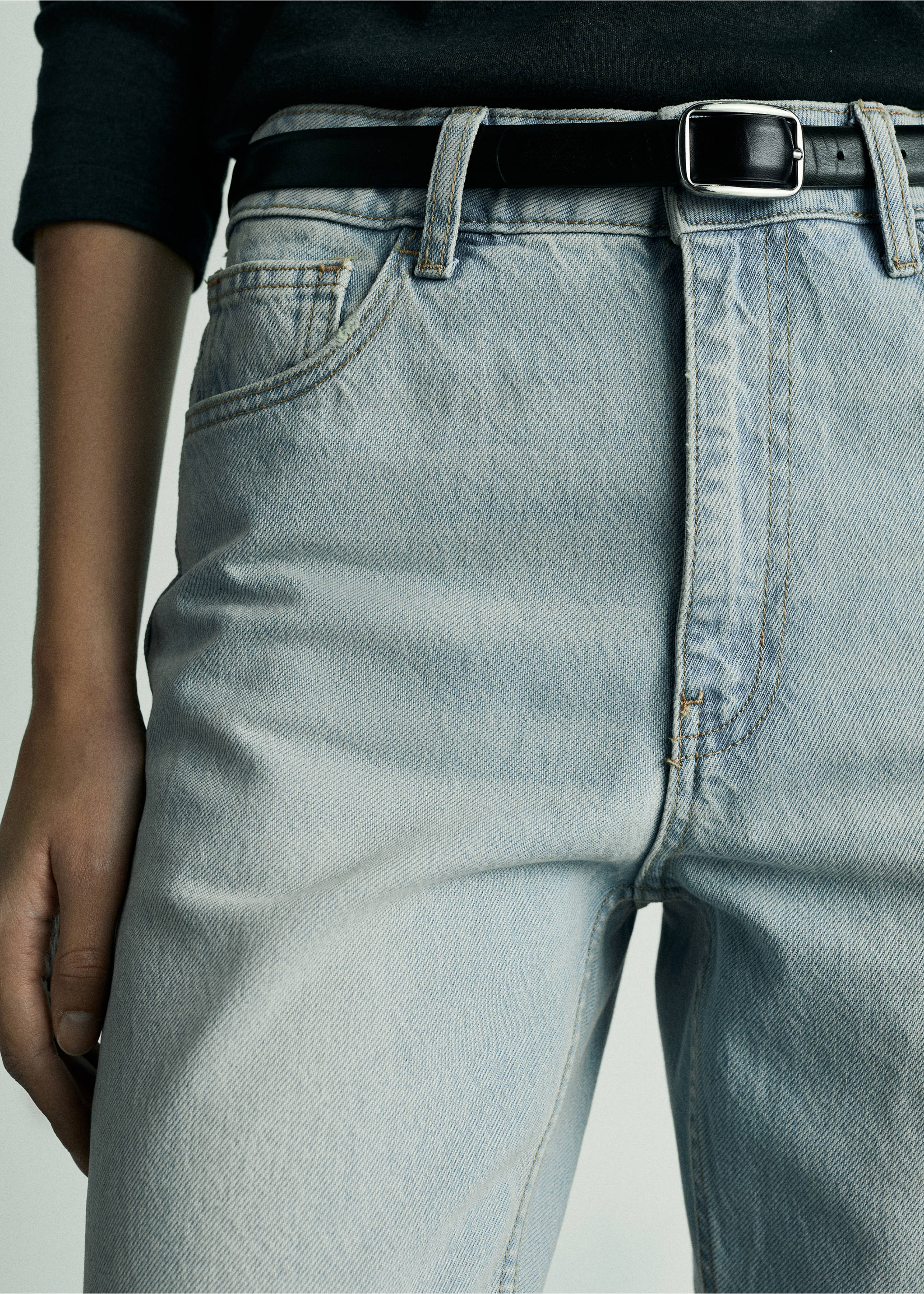Mom2000 high-rise jeans - Details of the article 6, Medium Vintage Blue. Ref: 77042914-00.