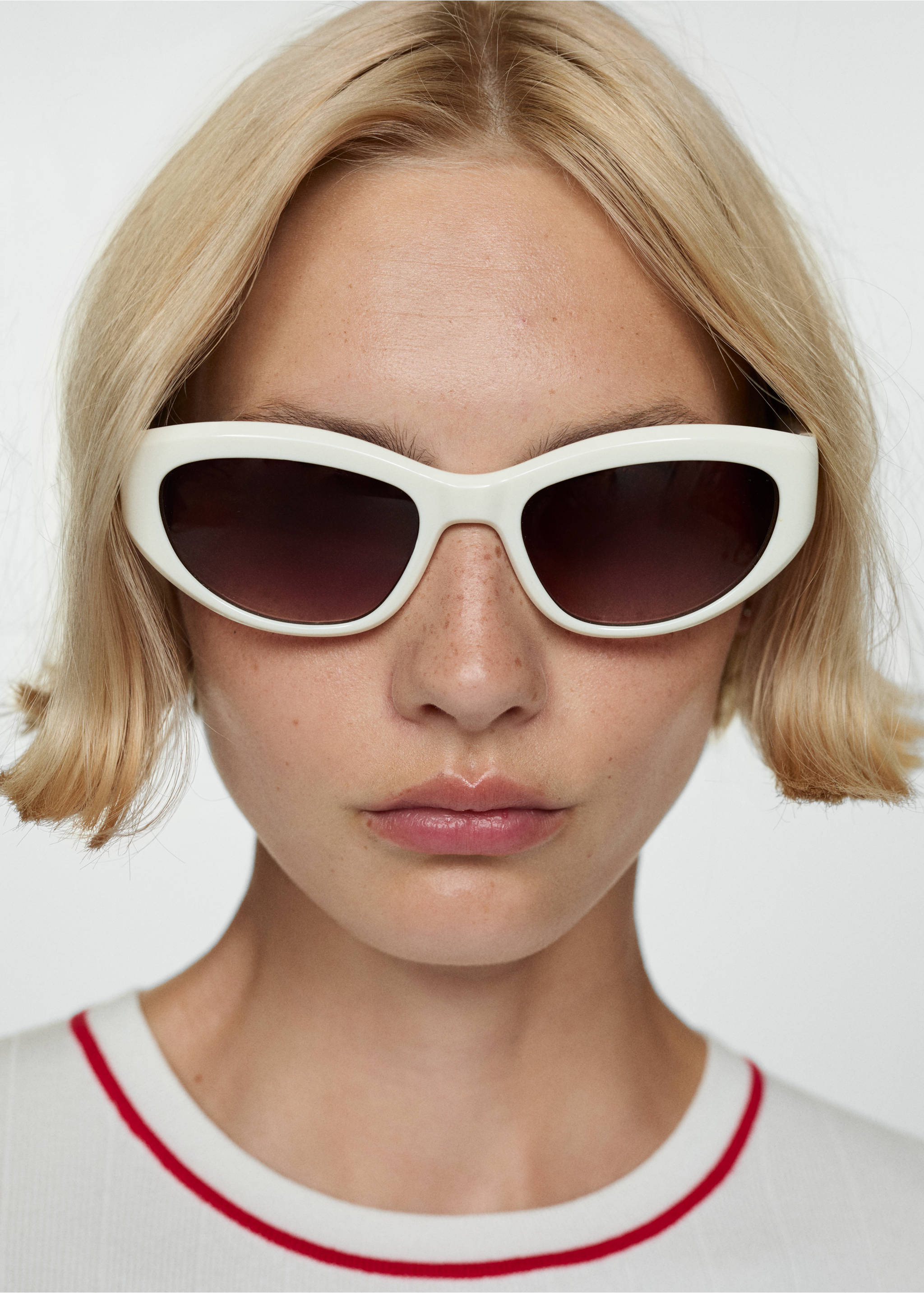 Short dress with contrasting trim - Details of the article 1, Ecru. Ref: 77042918-00.