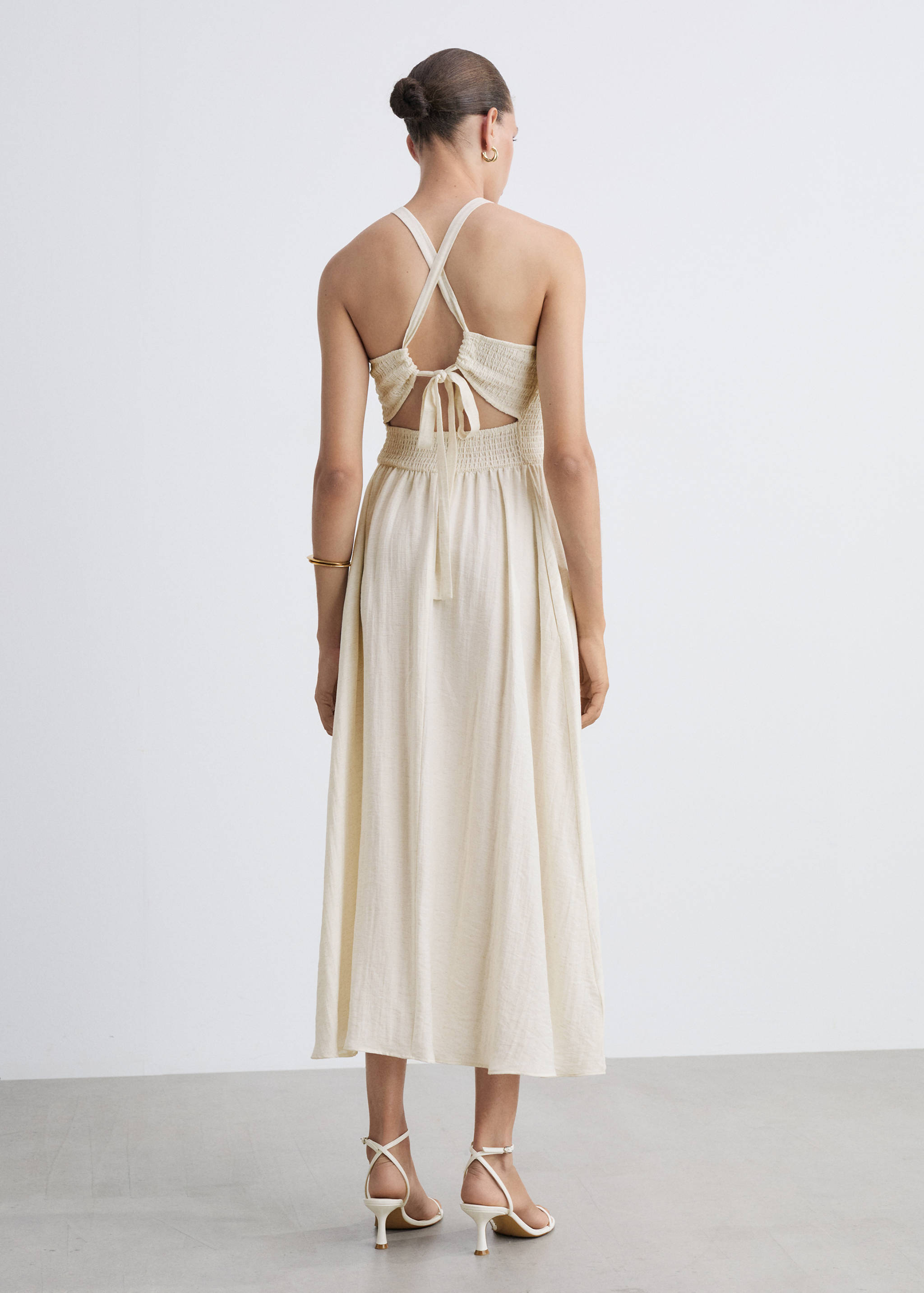 Flared dress with ruffled hem - Reverse of the article