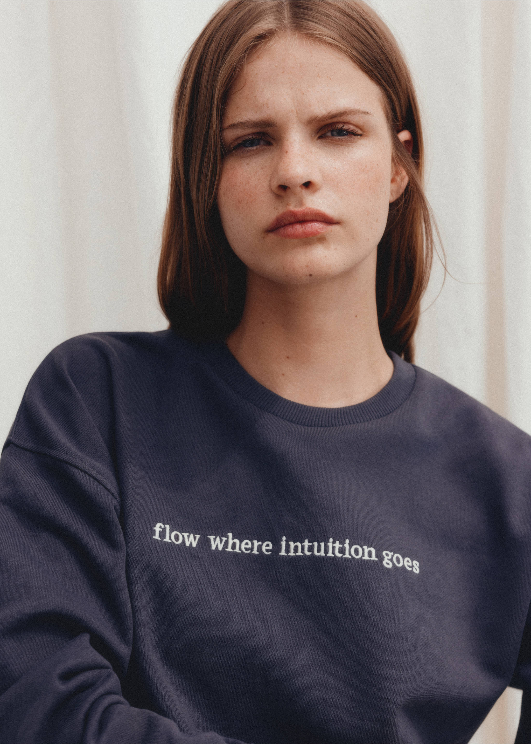 Sweat-shirt coton détails brodés - Détail de l'article 5, Gris anthracite. Ref: 77042935-00.