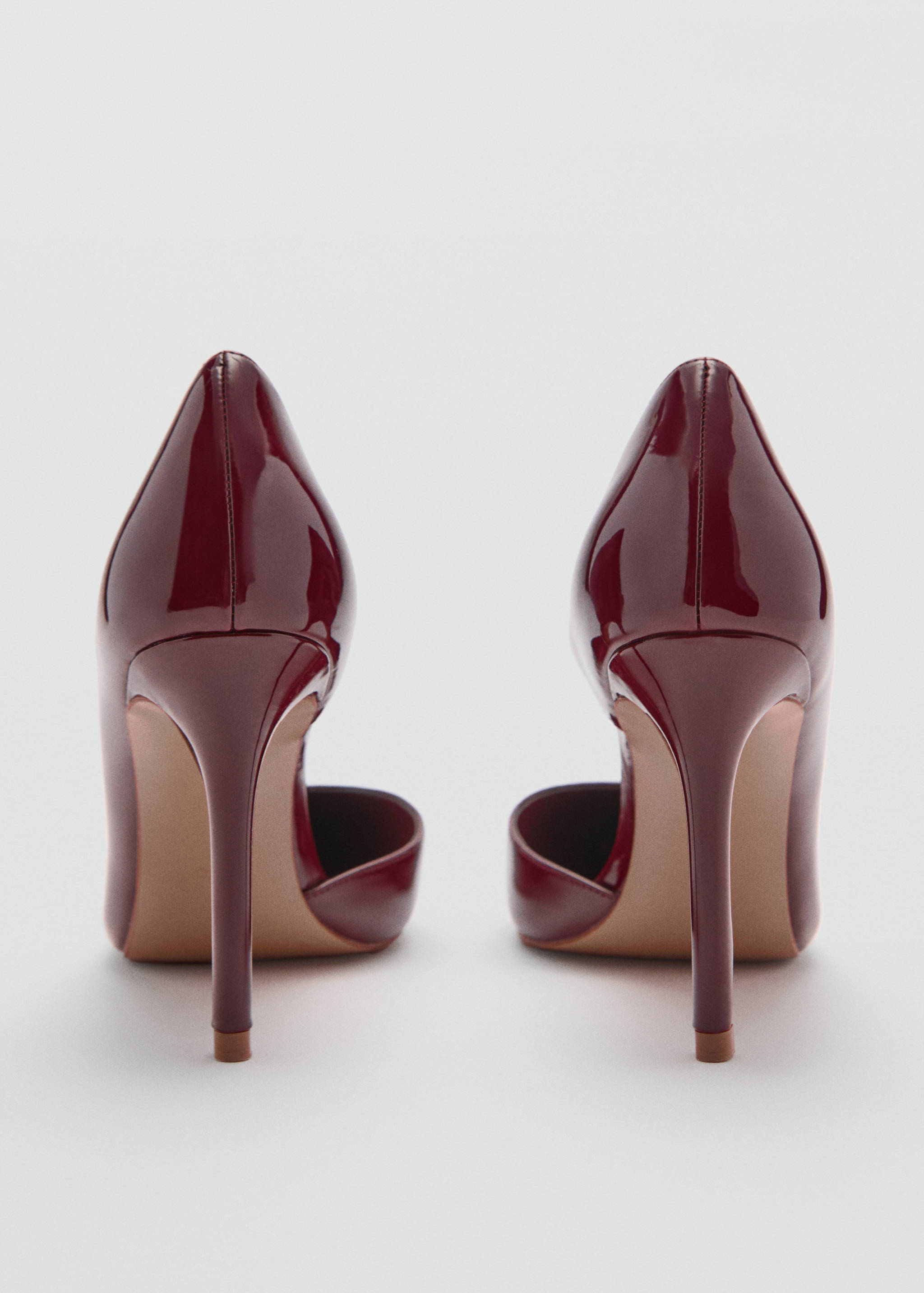 Asymmetrical heeled shoes - Details of the article 1