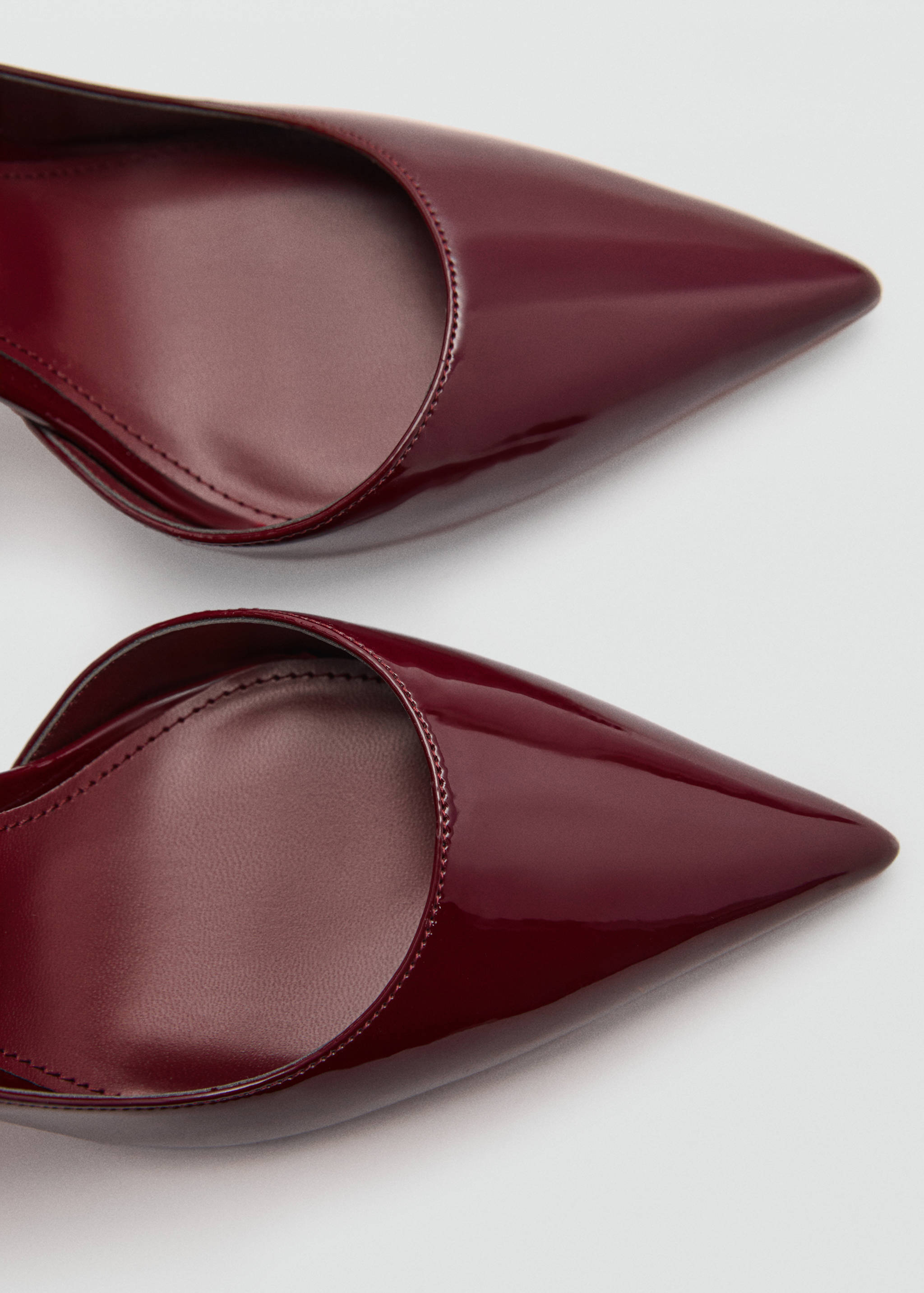 Asymmetrical heeled shoes - Details of the article 2