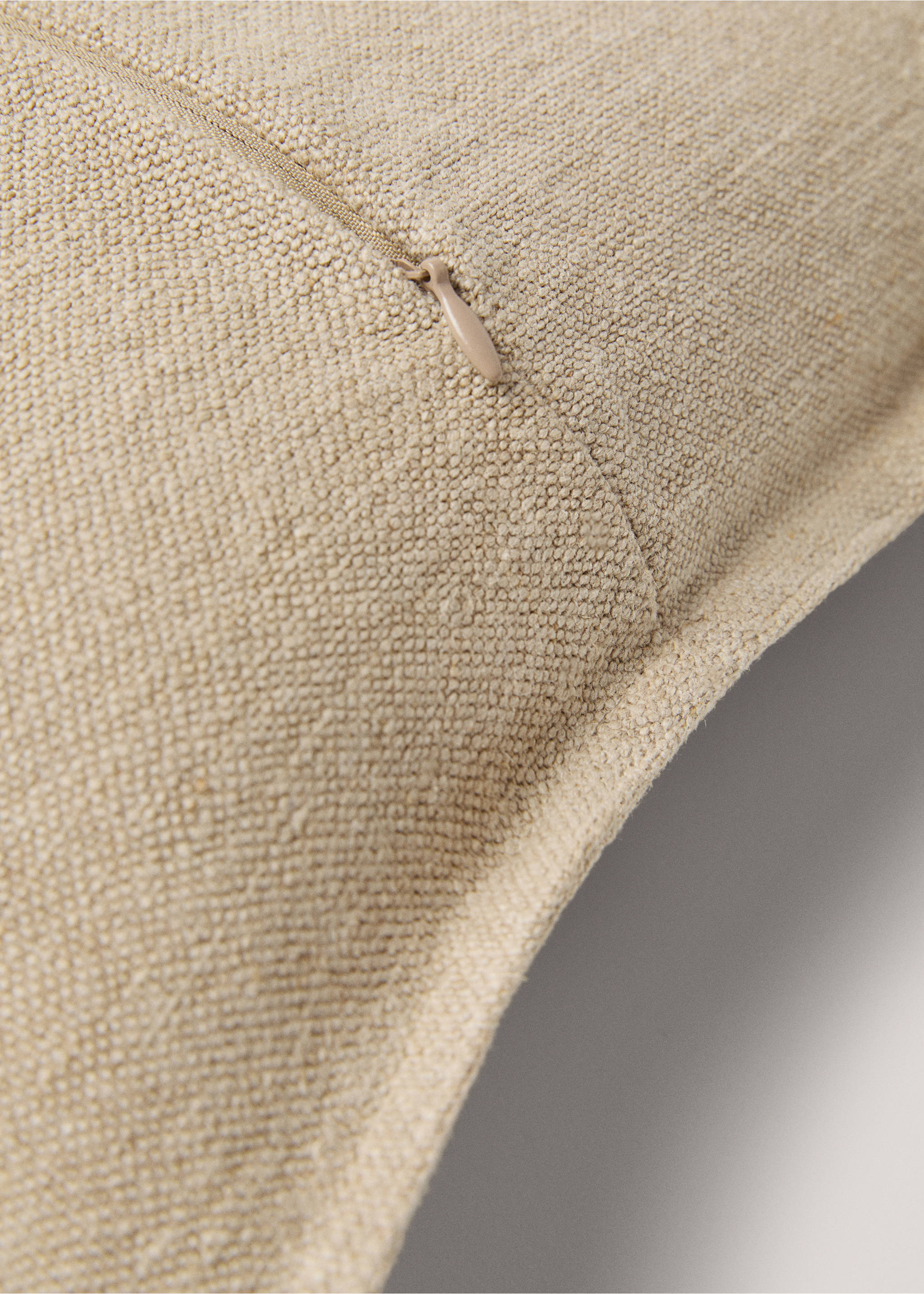 Housse coussin coutures lin 40x60 cm - Détail de l'article 5, Beige. Ref: 77043285-00.