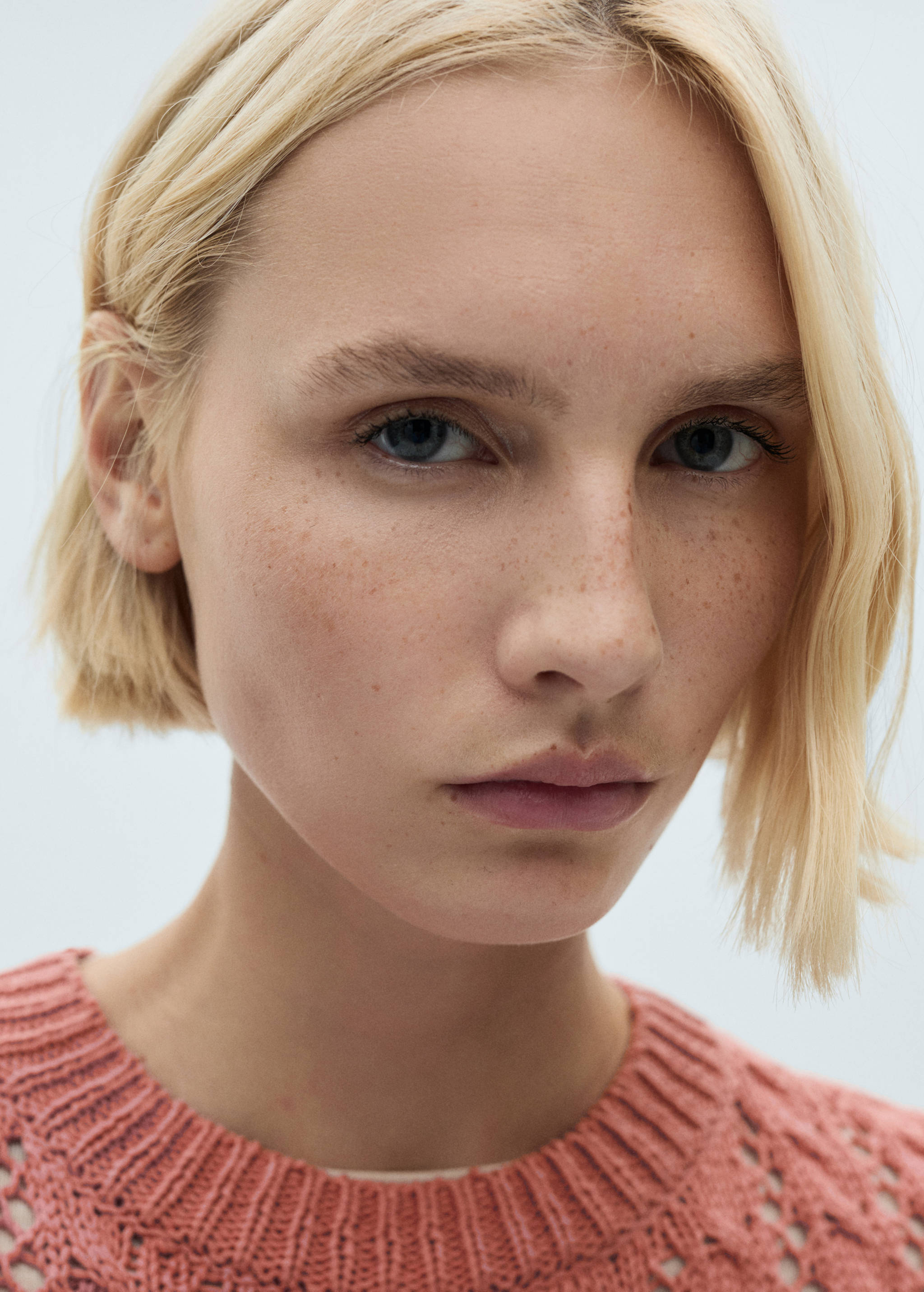 Colete de malha com pormenores rendados - Pormenor do artigo 1