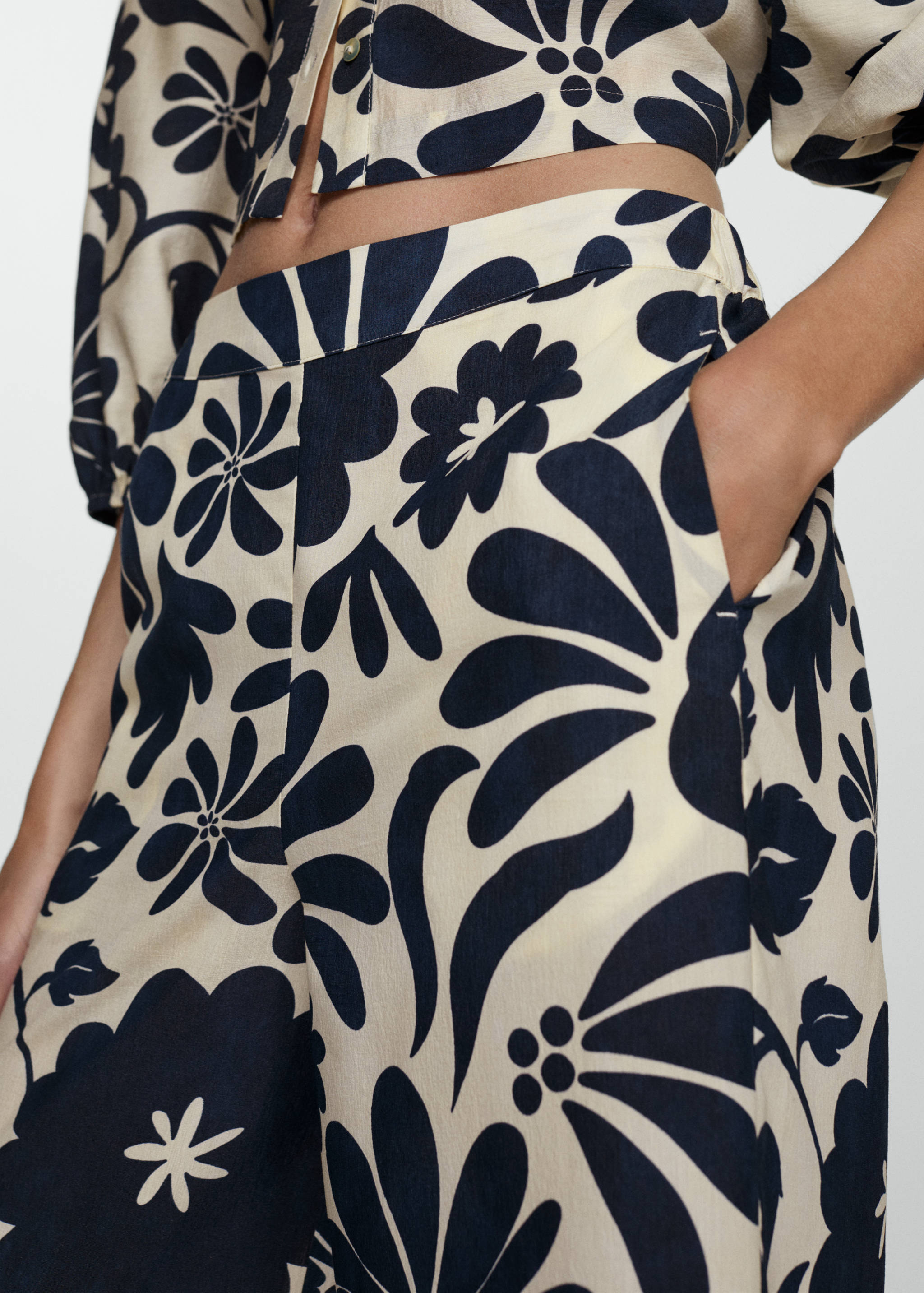 Luźne spodnie w kwiaty - Szczegóły artykułu 6