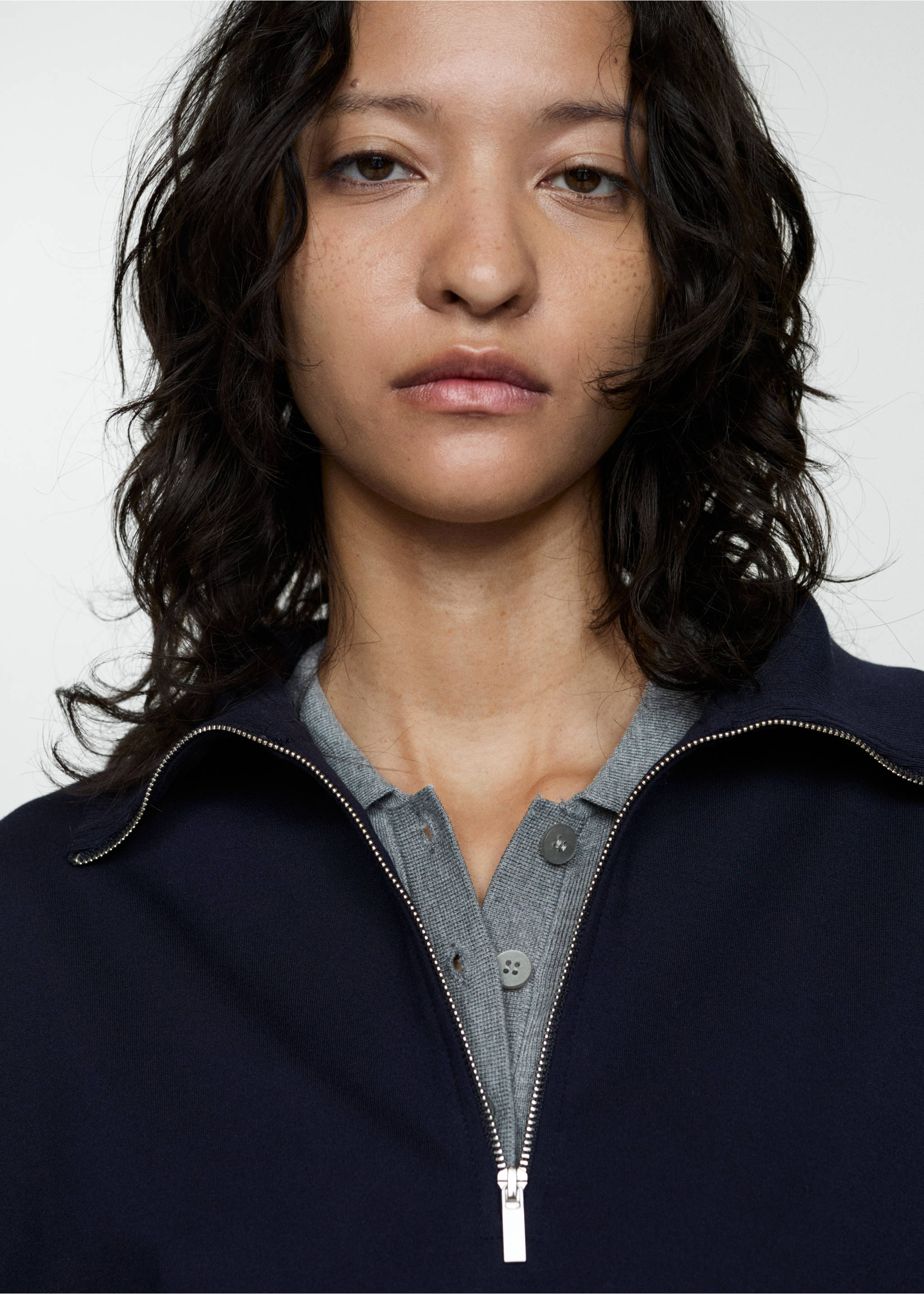 Perkins-neck sweater with zip - Details of the article 1, Dark Navy. Ref: 77044022-00.