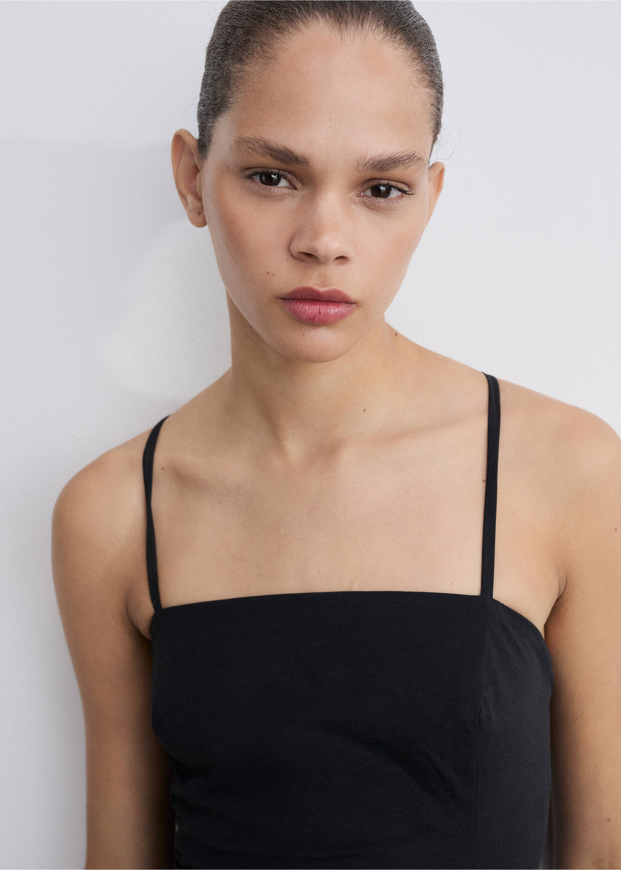 Pleated dress with crossed back - Medium plane, Black. Ref: 77044026-00.