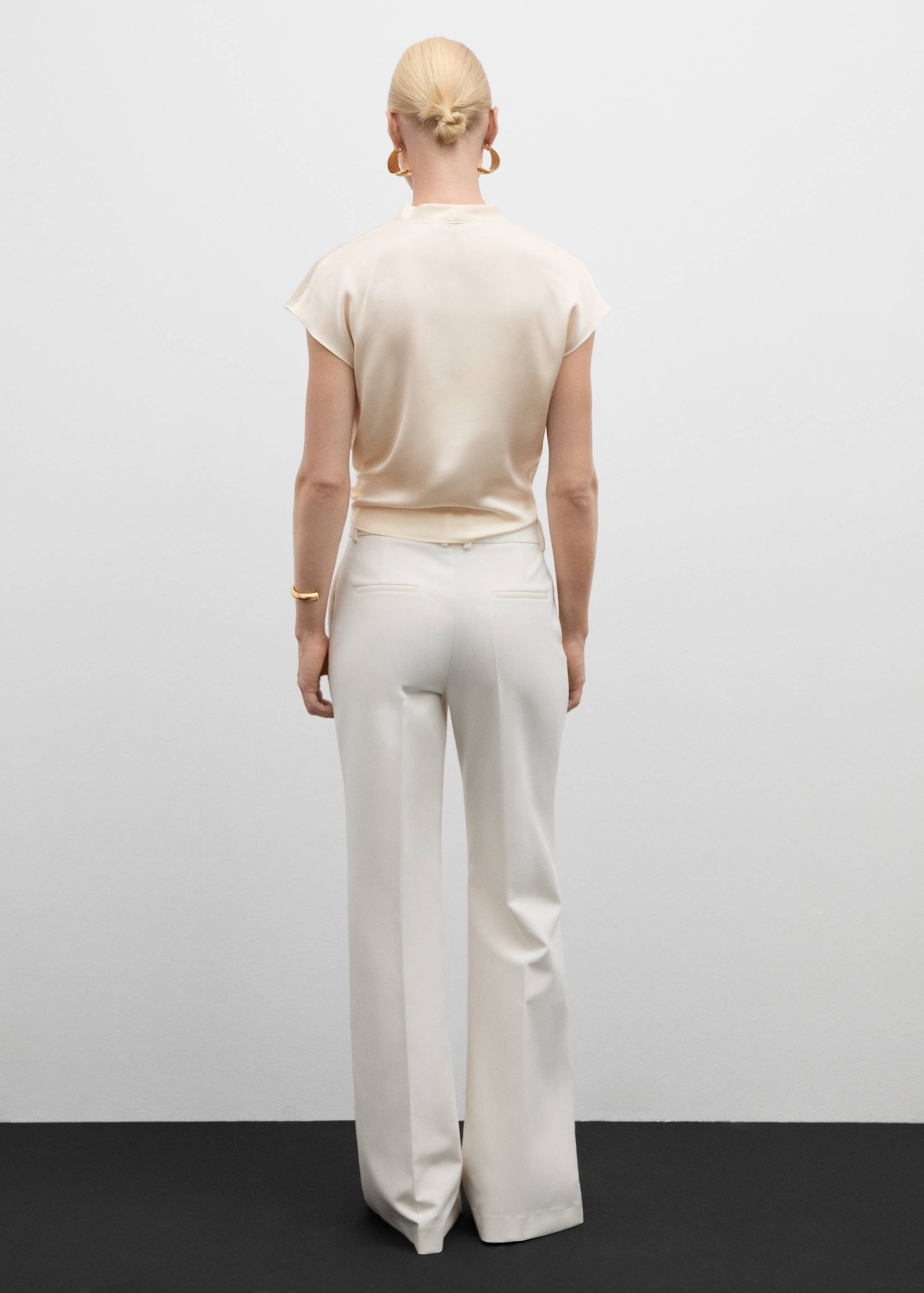 Sleeveless wrap blouse - Reverse of the article