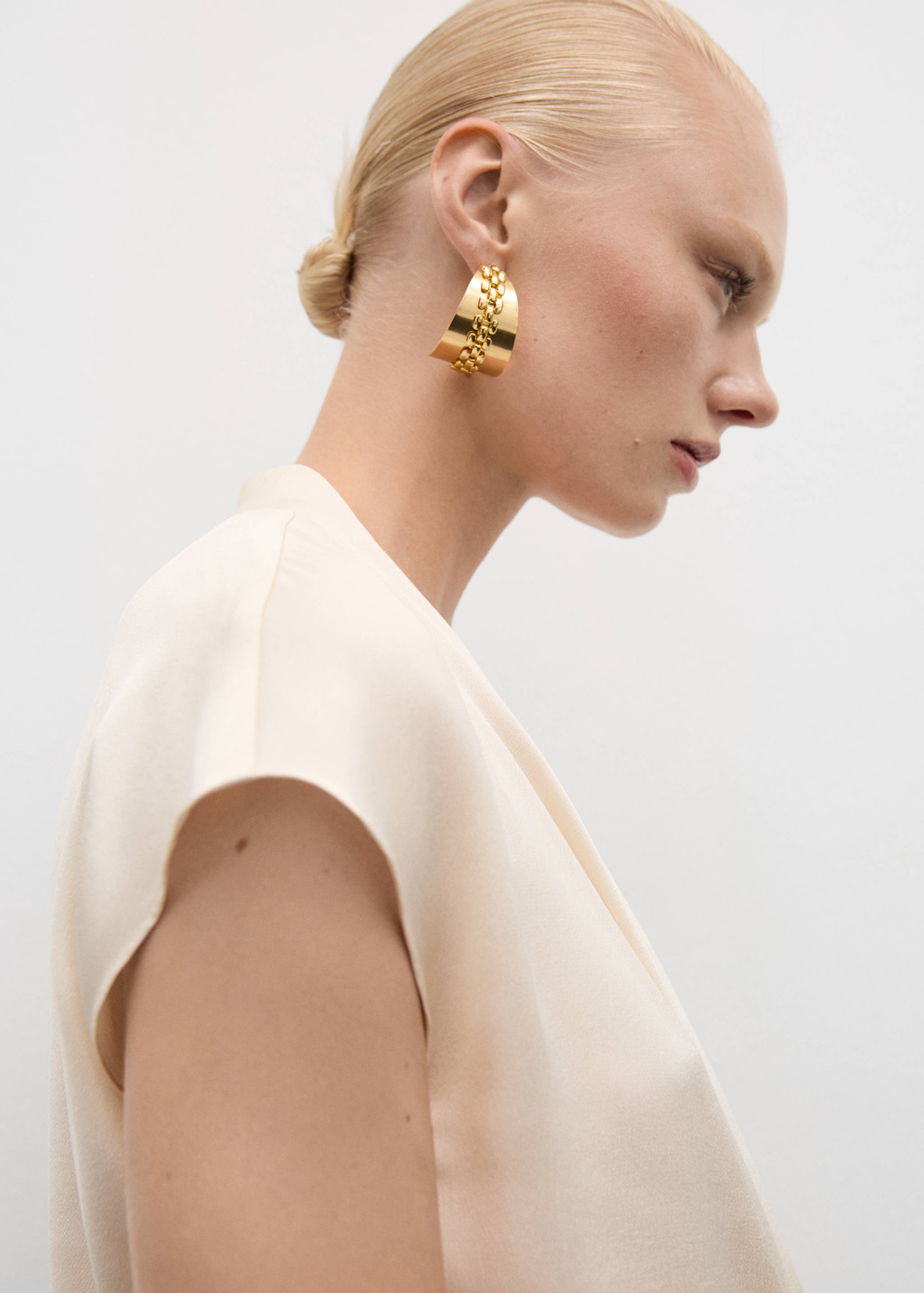 Sleeveless wrap blouse - Details of the article 1