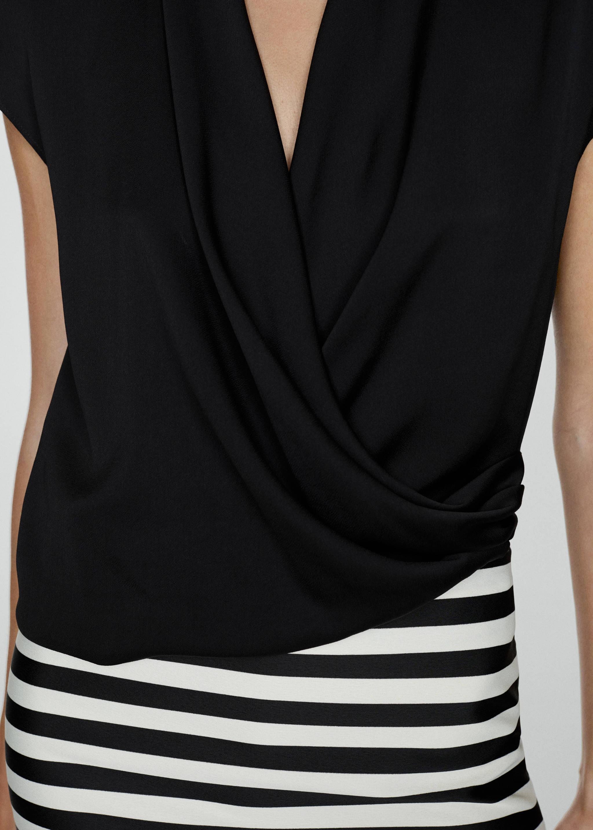 Sleeveless wrap blouse - Details of the article 6
