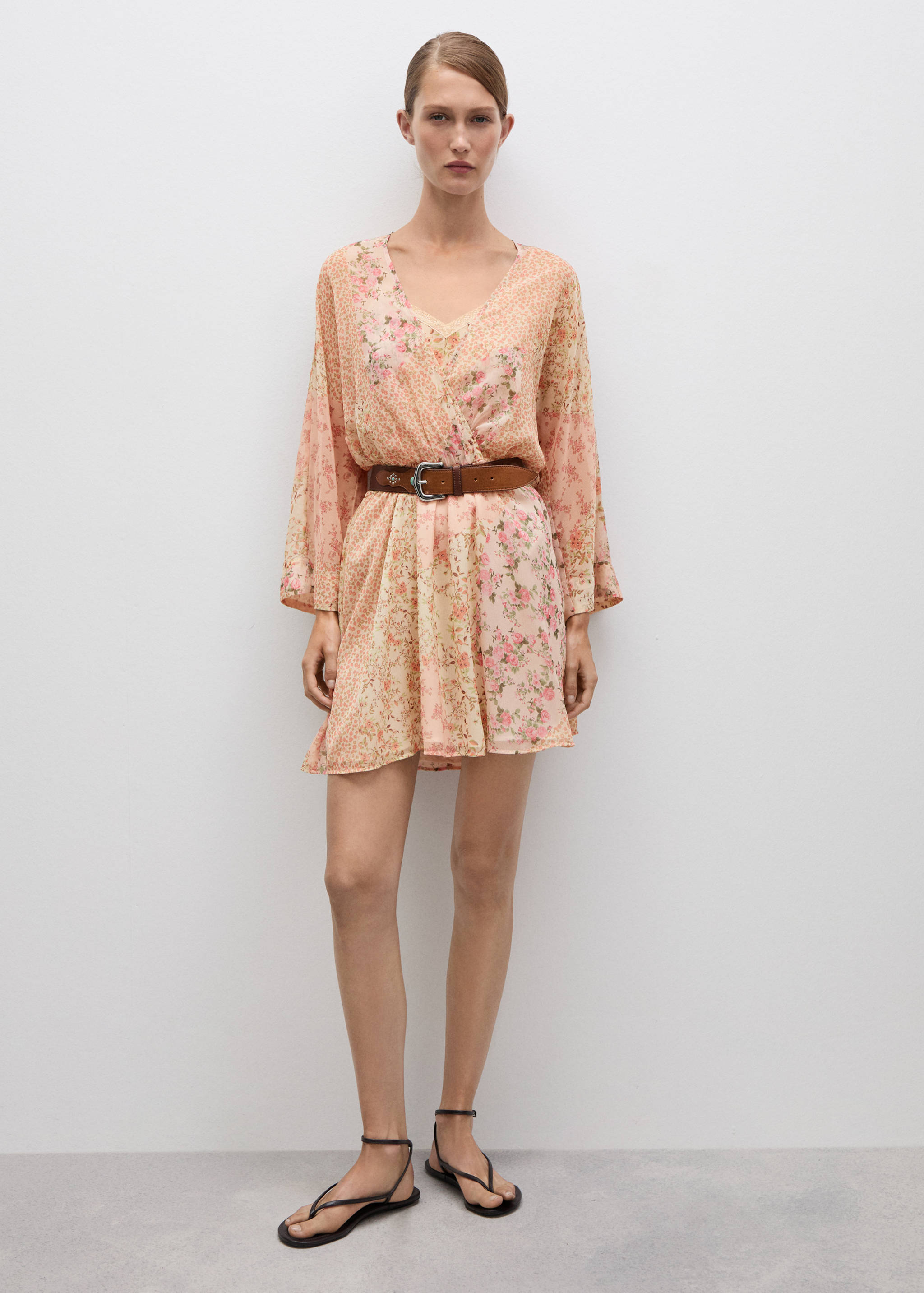 Kurzes Kleid mit Blumenprint - Allgemeine Ansicht