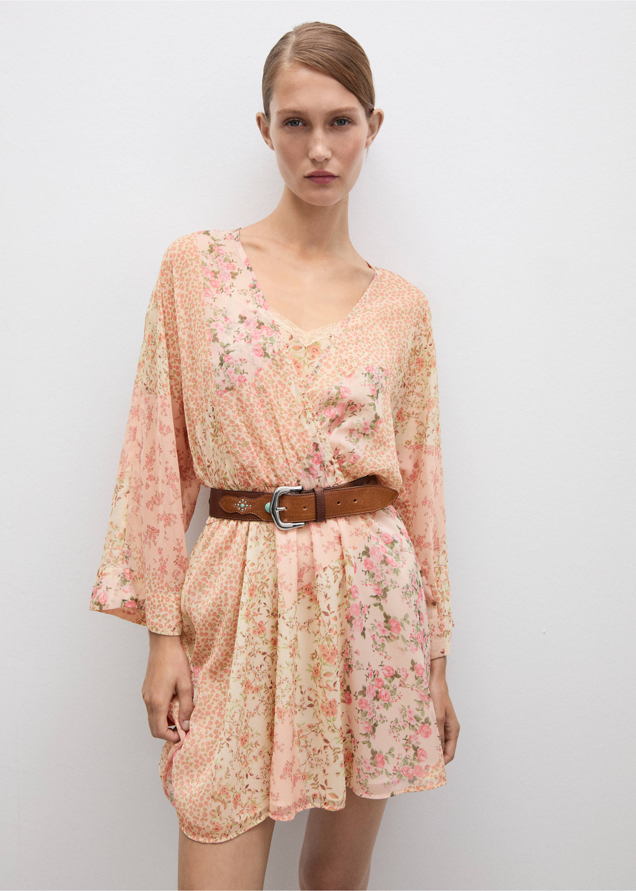 Kurzes Kleid mit Blumenprint - Mittlere Ansicht, Ecru. Ref: 77044036-00.