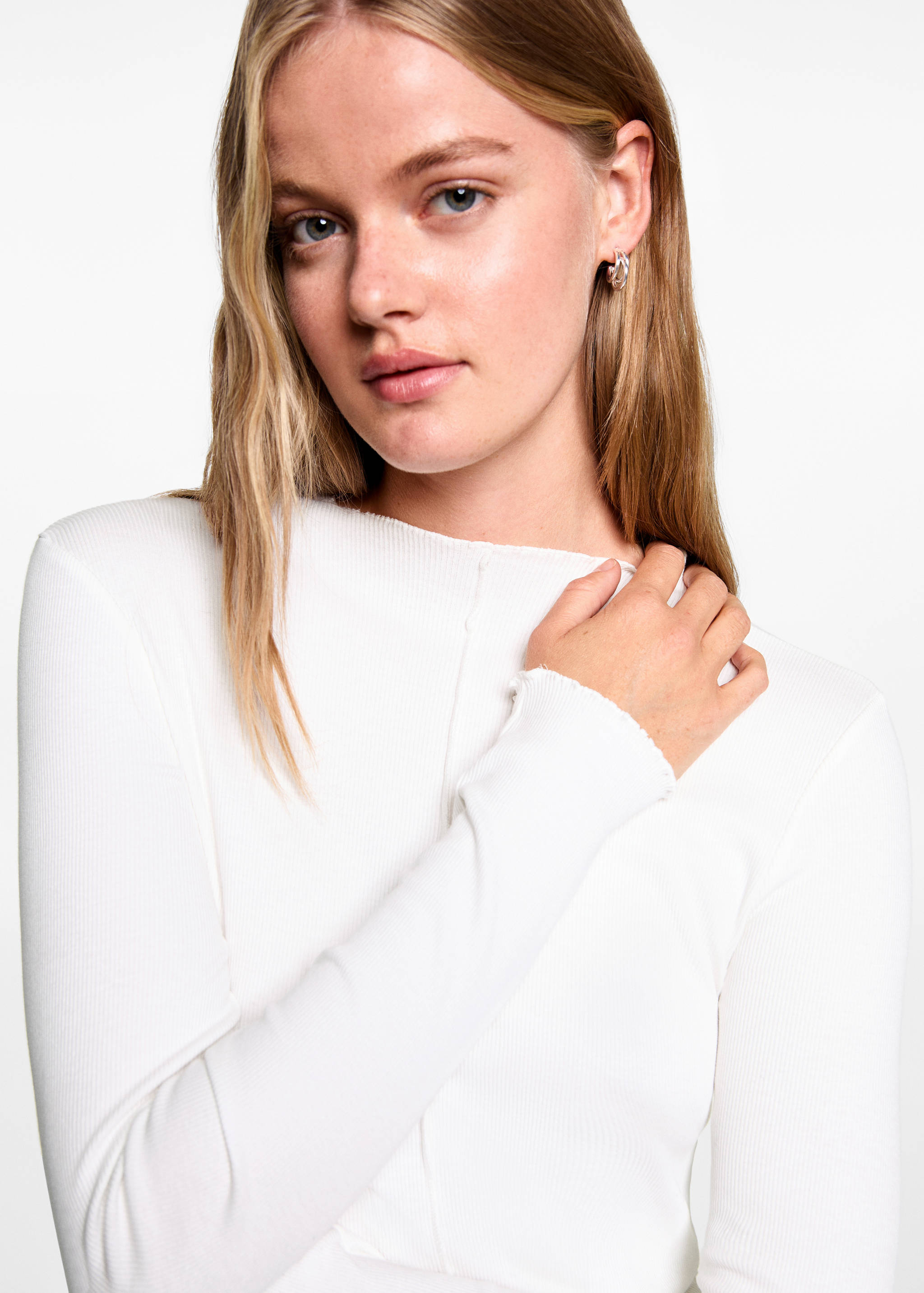 Long-sleeved t-shirt with decorative seams - Details of the article 1