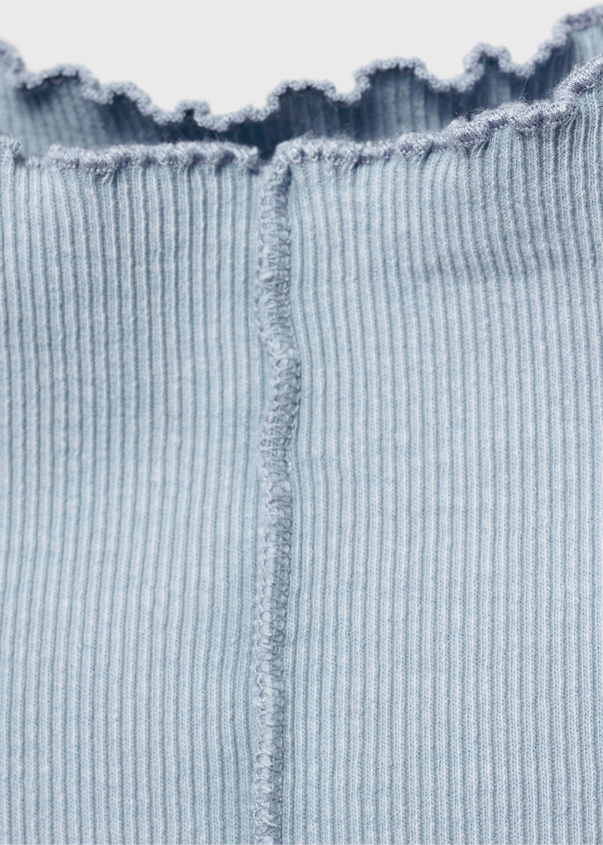Long-sleeved t-shirt with decorative seams - Details of the article 8, Sky Blue. Ref: 77044046-00.