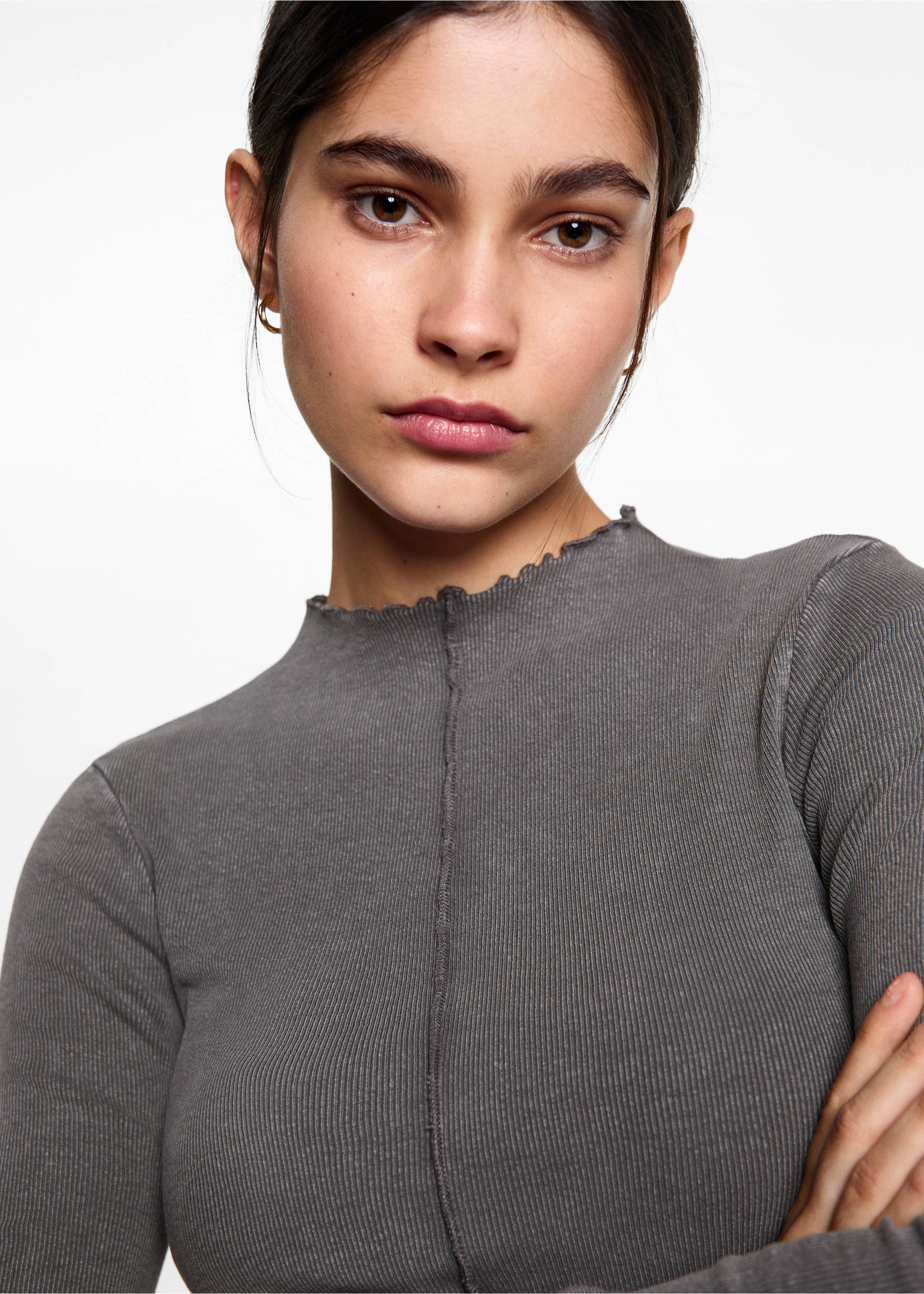 Long-sleeved t-shirt with decorative seams - Details of the article 1, Charcoal. Ref: 77044046-00.