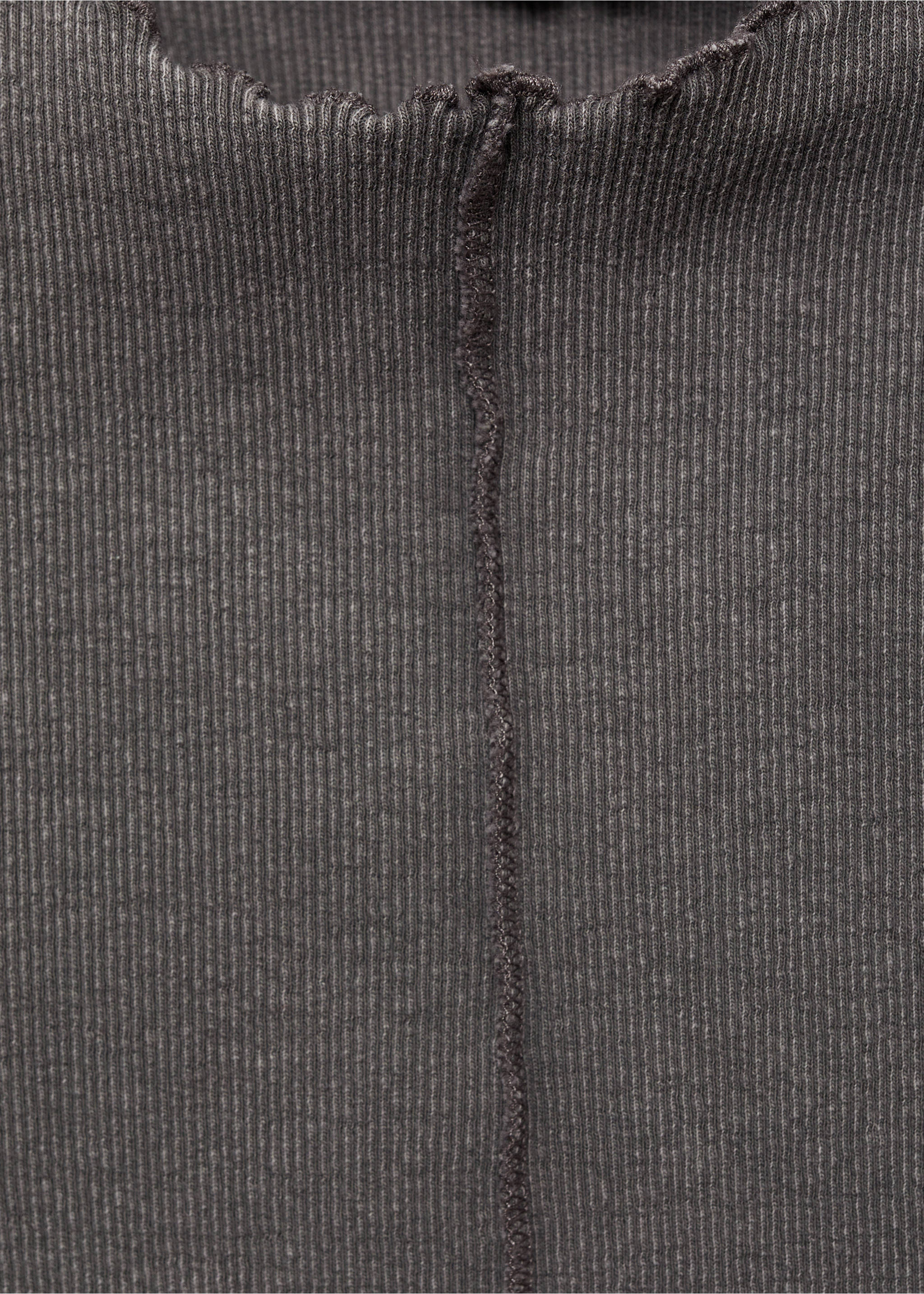 Long-sleeved t-shirt with decorative seams - Details of the article 8, Charcoal. Ref: 77044046-00.