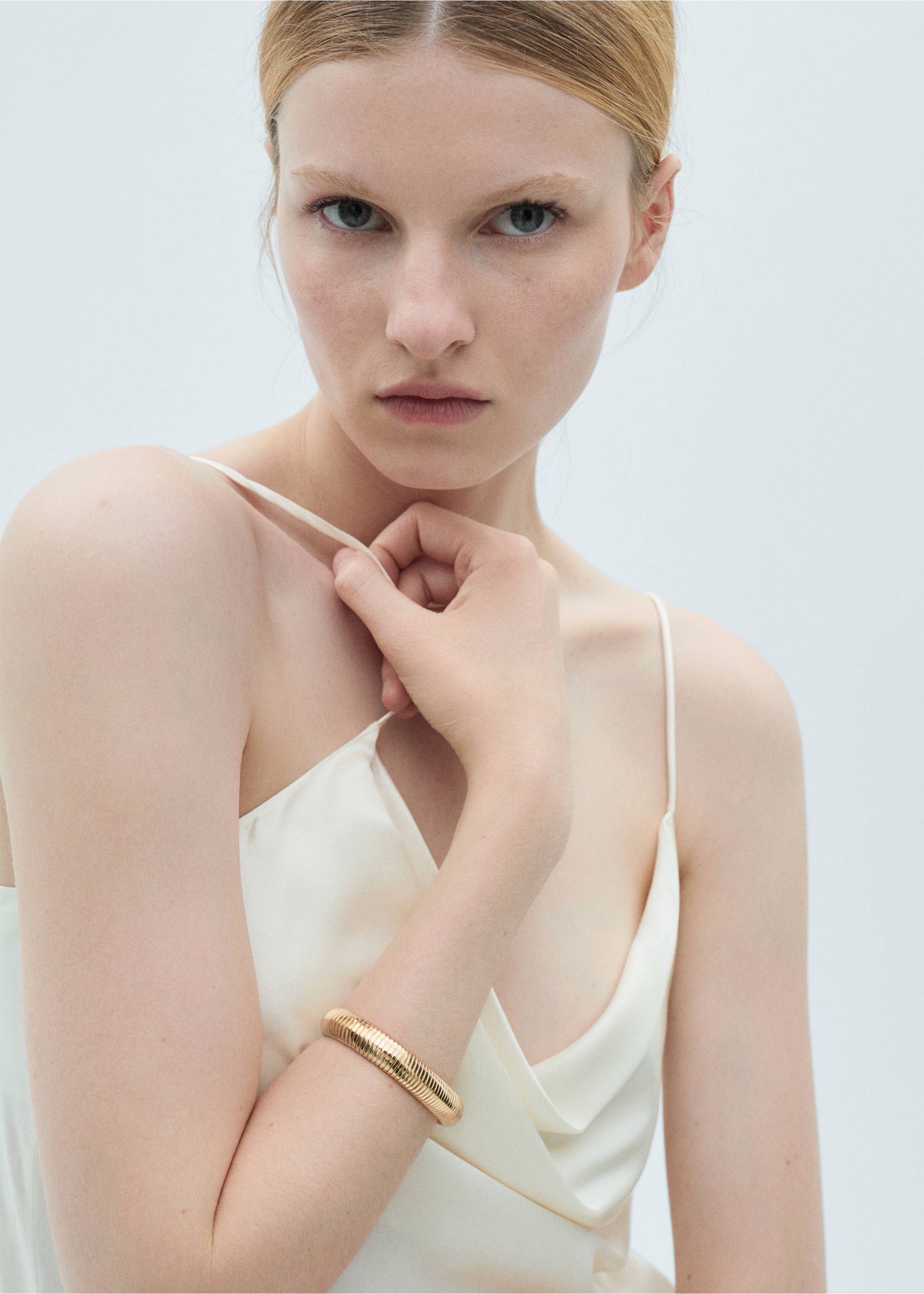 Armreif mit Textur - Allgemeine Ansicht, Gold. Ref: 77044059-00.