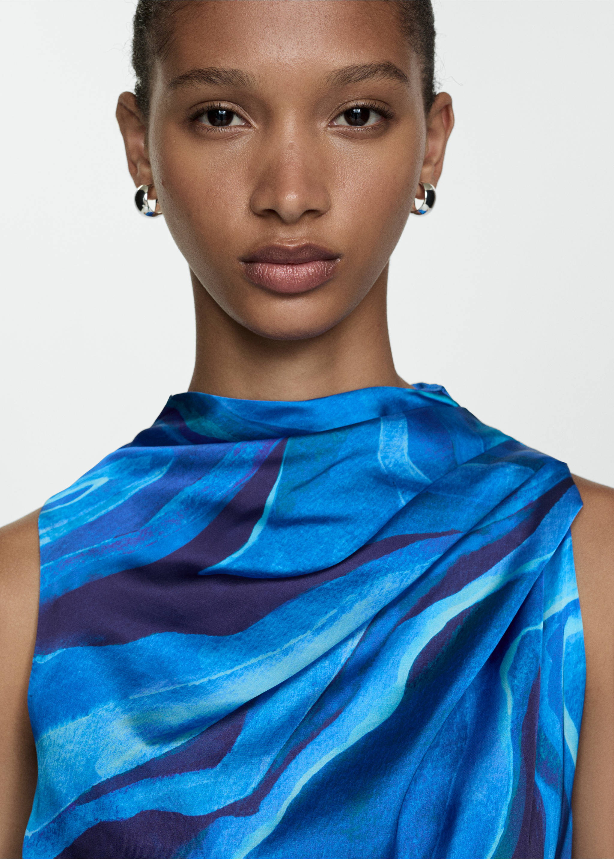 Satin printed dress with draped neck - Details of the article 1, Blue. Ref: 77044063-00.