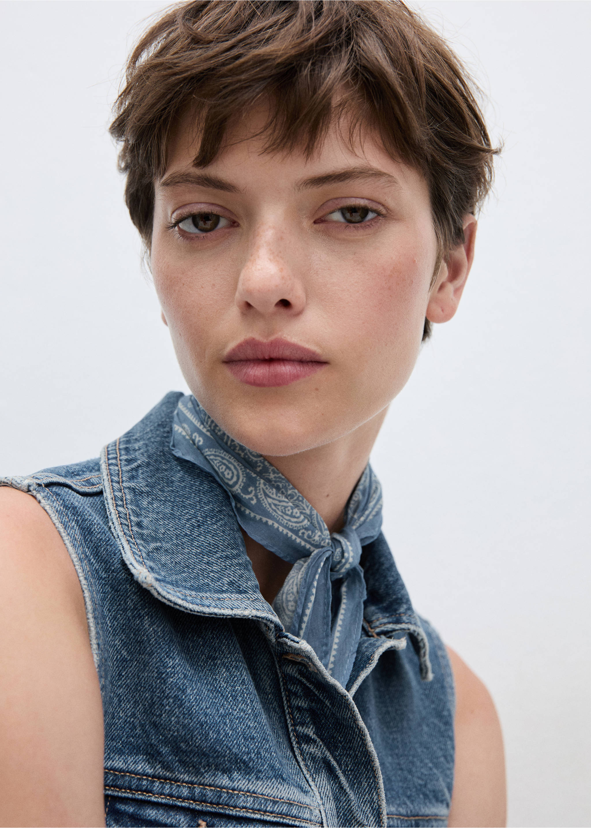 Vestido vaquero estrella - Detalle del artículo 1, Azul medio. Ref: 77044065-00.