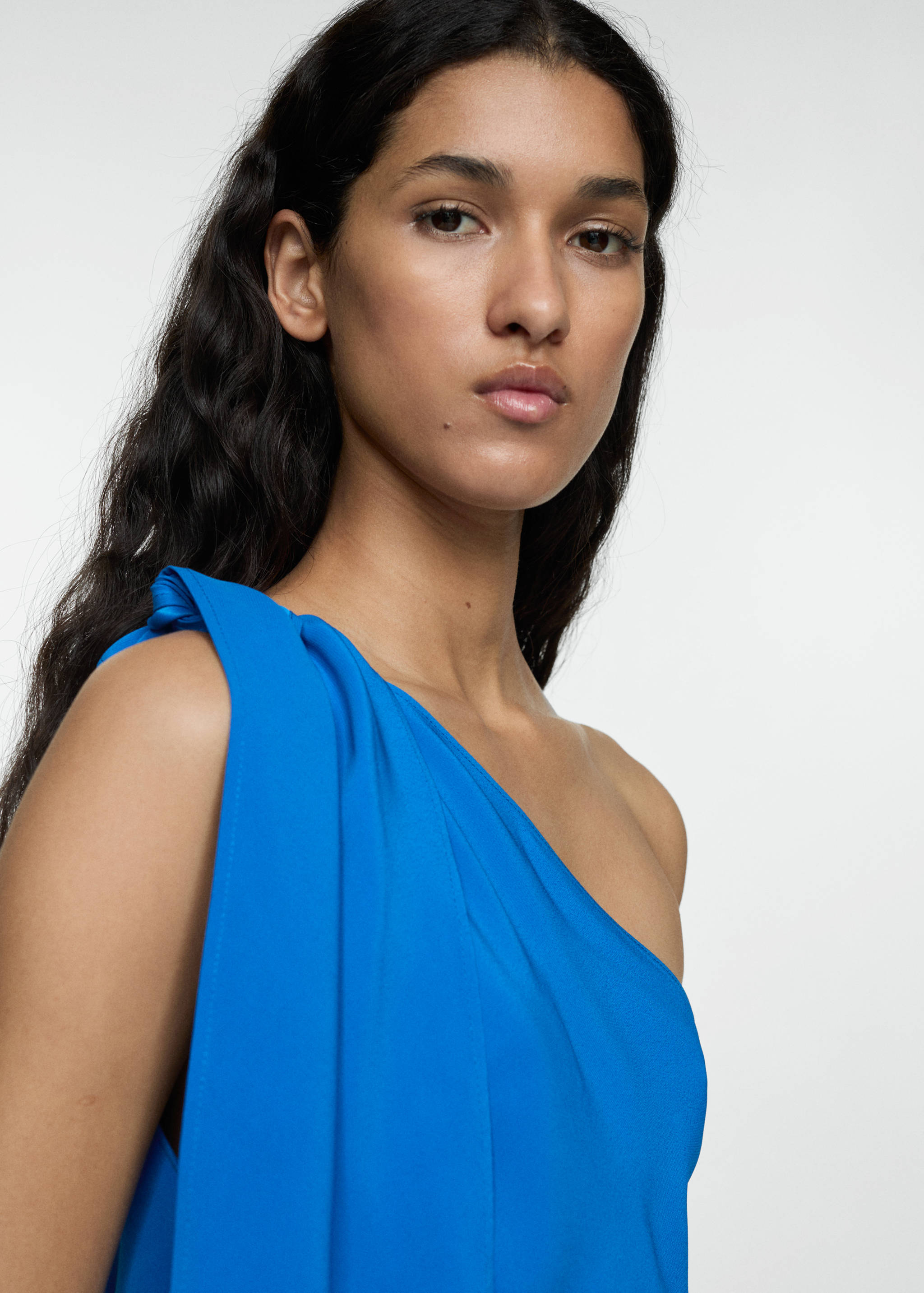 Vestido assimétrico com abertura - Pormenor do artigo 1