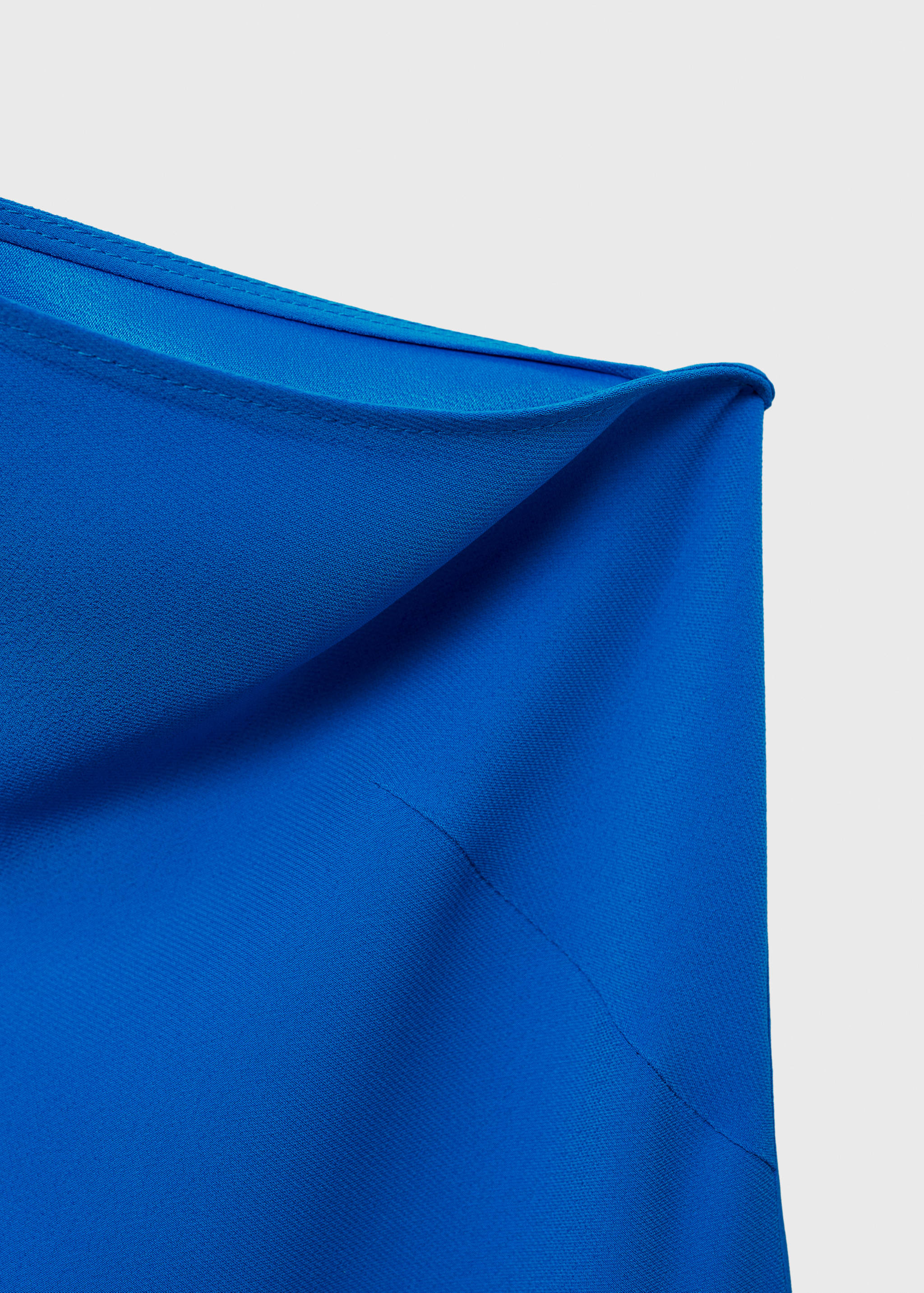 Vestido assimétrico com abertura - Pormenor do artigo 8