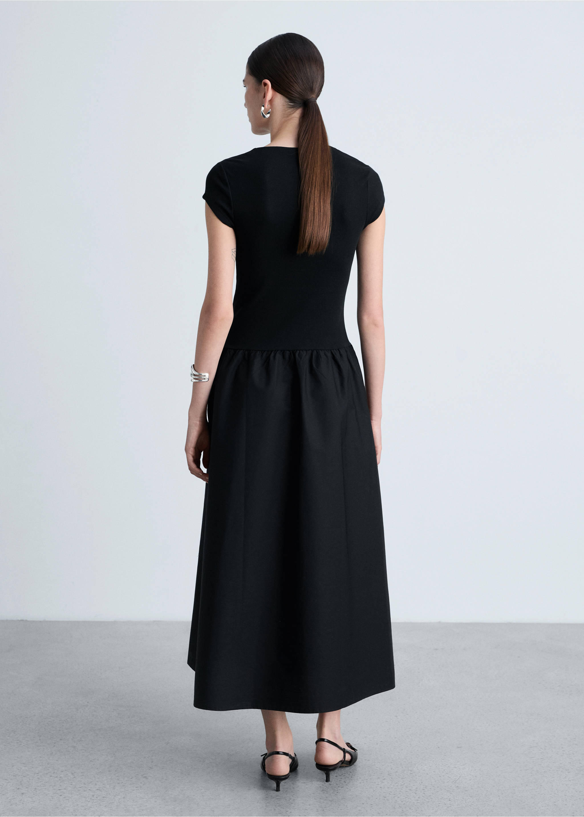 Vestido evasê de tecido combinado - Verso do artigo, Preto. Ref: 77044073-00.