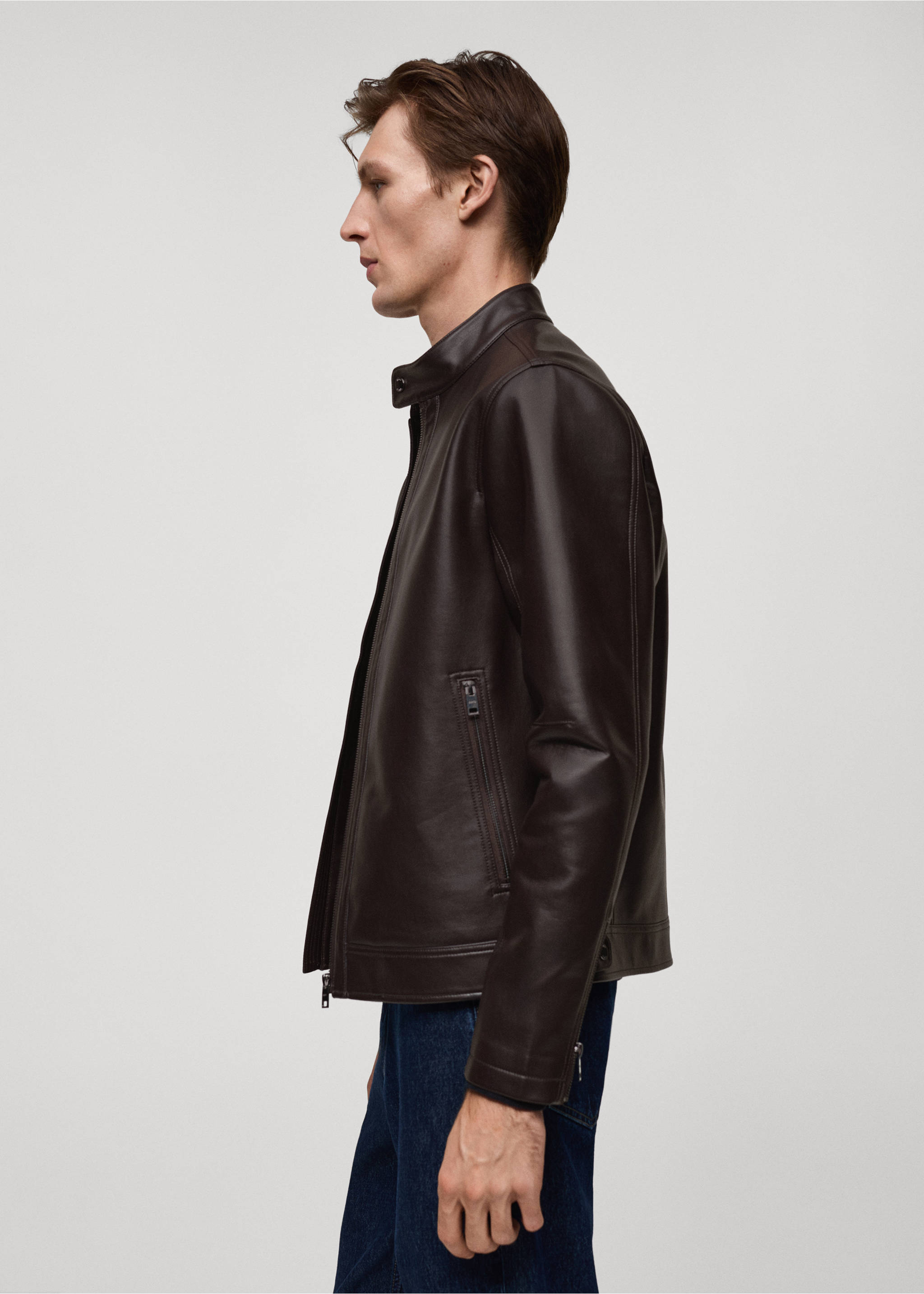 Jacke mit Nappaleder-Effekt - Detail des Artikels 2, Schokolade. Ref: 77044432-00.