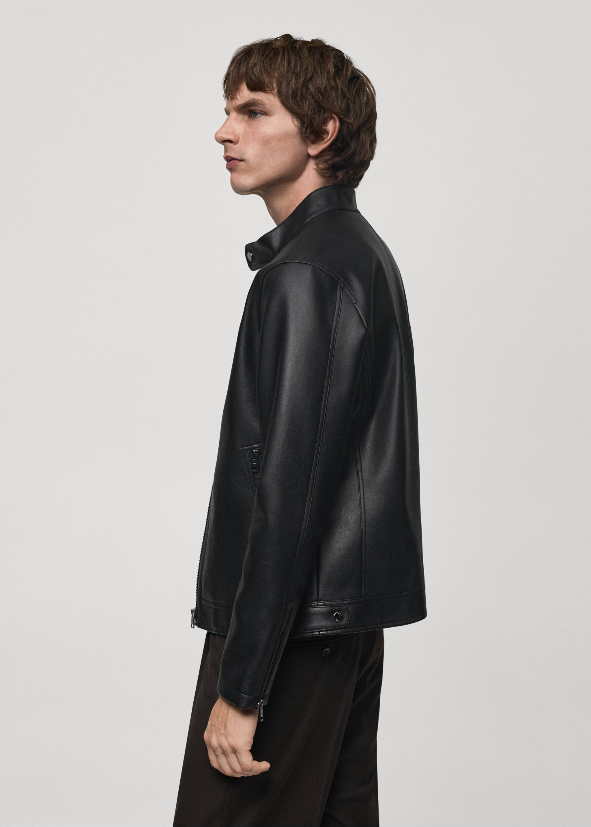Jacke mit Nappaleder-Effekt - Detail des Artikels 2, Schwarz. Ref: 77044432-00.