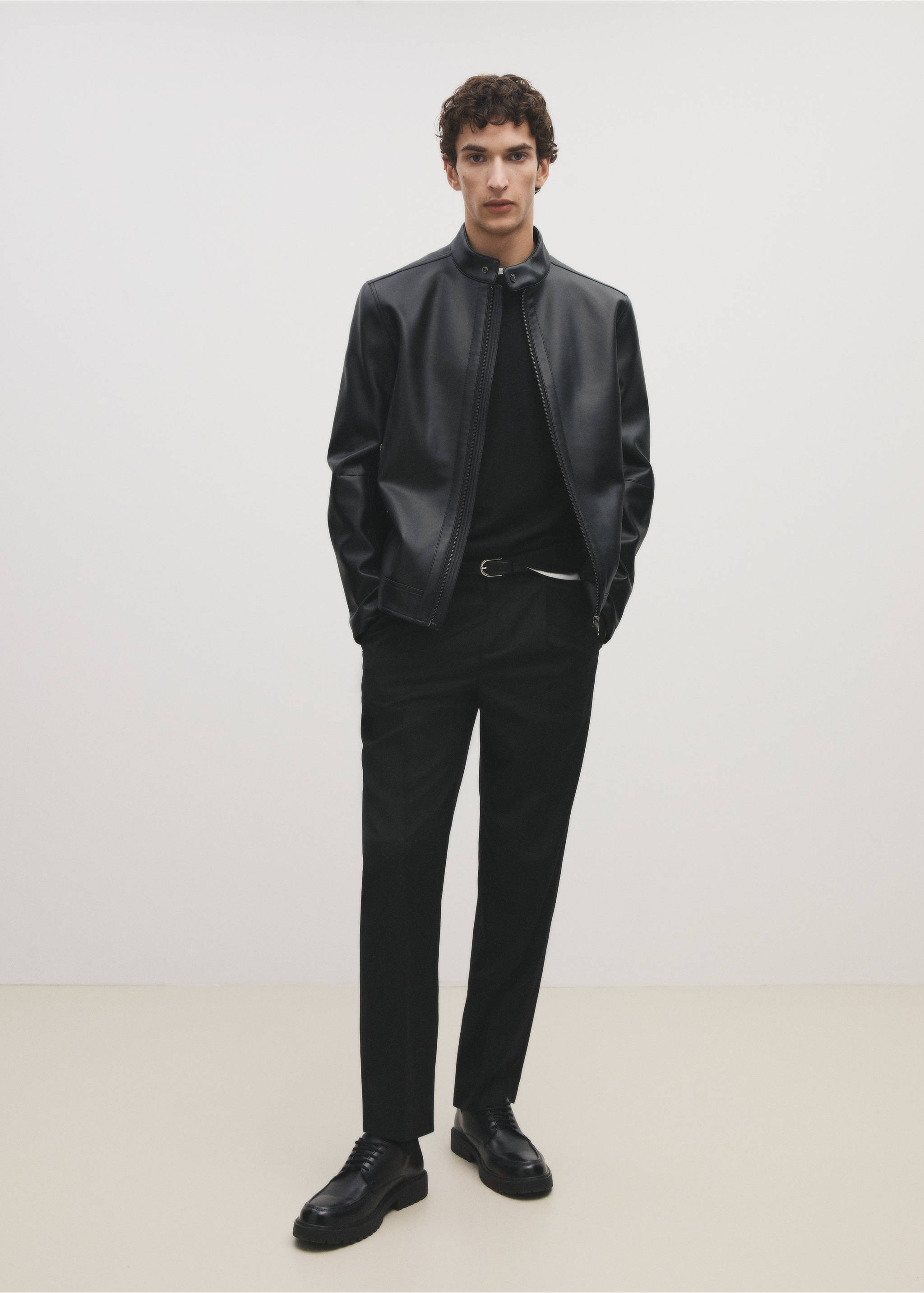 Jacke mit Nappaleder-Effekt - Detail des Artikels 5, Schwarz. Ref: 77044432-00.