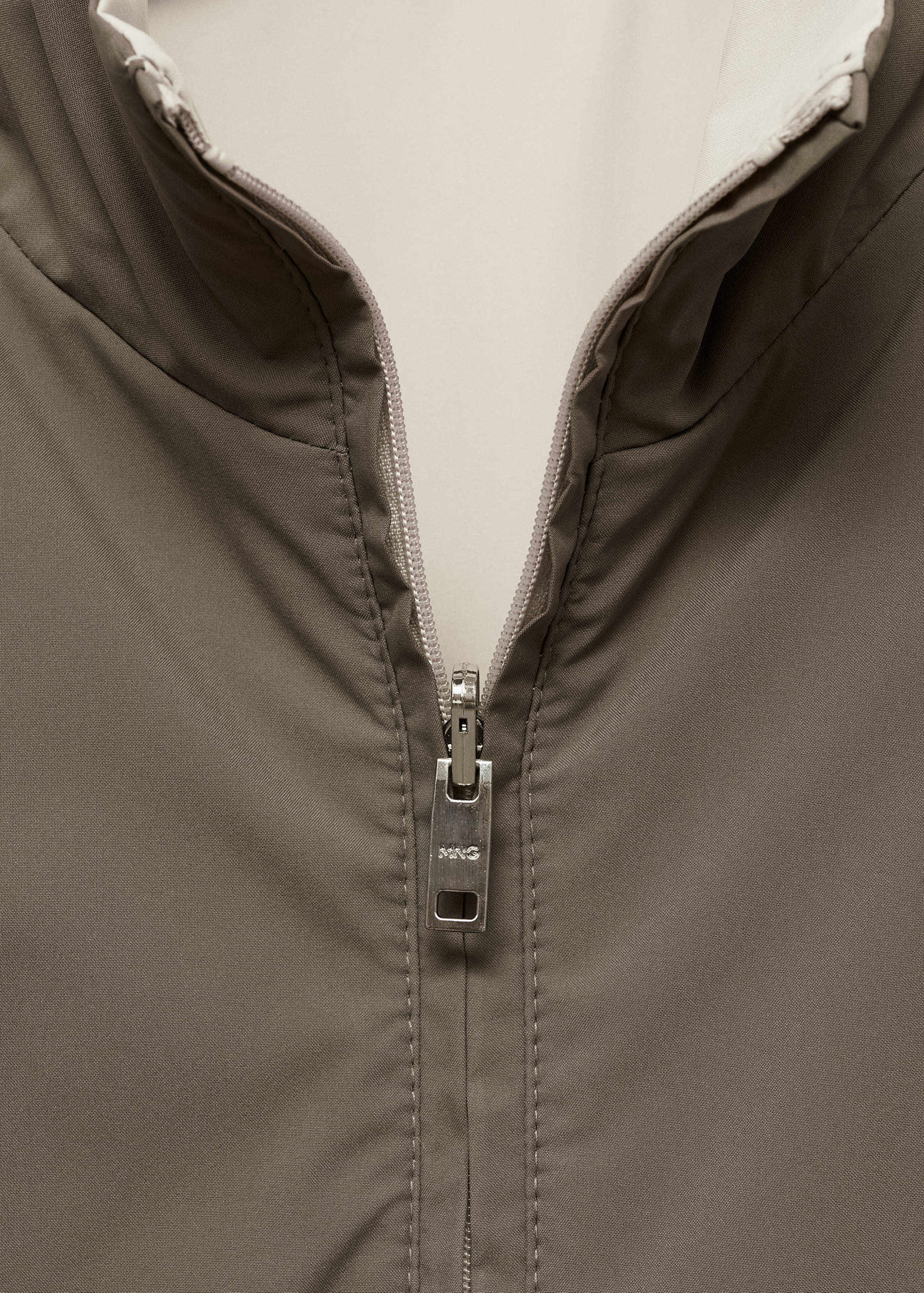 Waterafstotende reversibele bodywarmer - Detail van het artikel 8