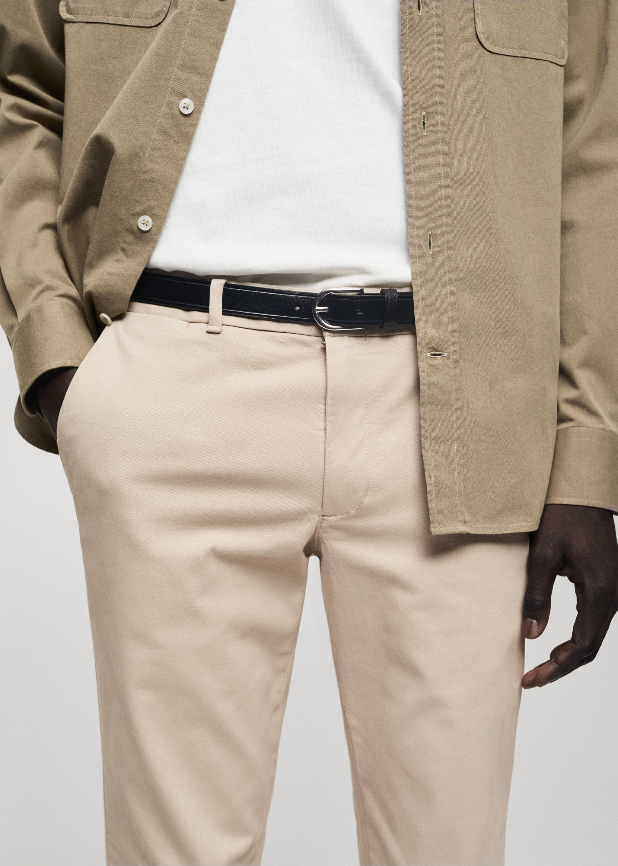 Slim fit serge chino - Detail van het artikel 2, Zand. Ref: 77044434-00.