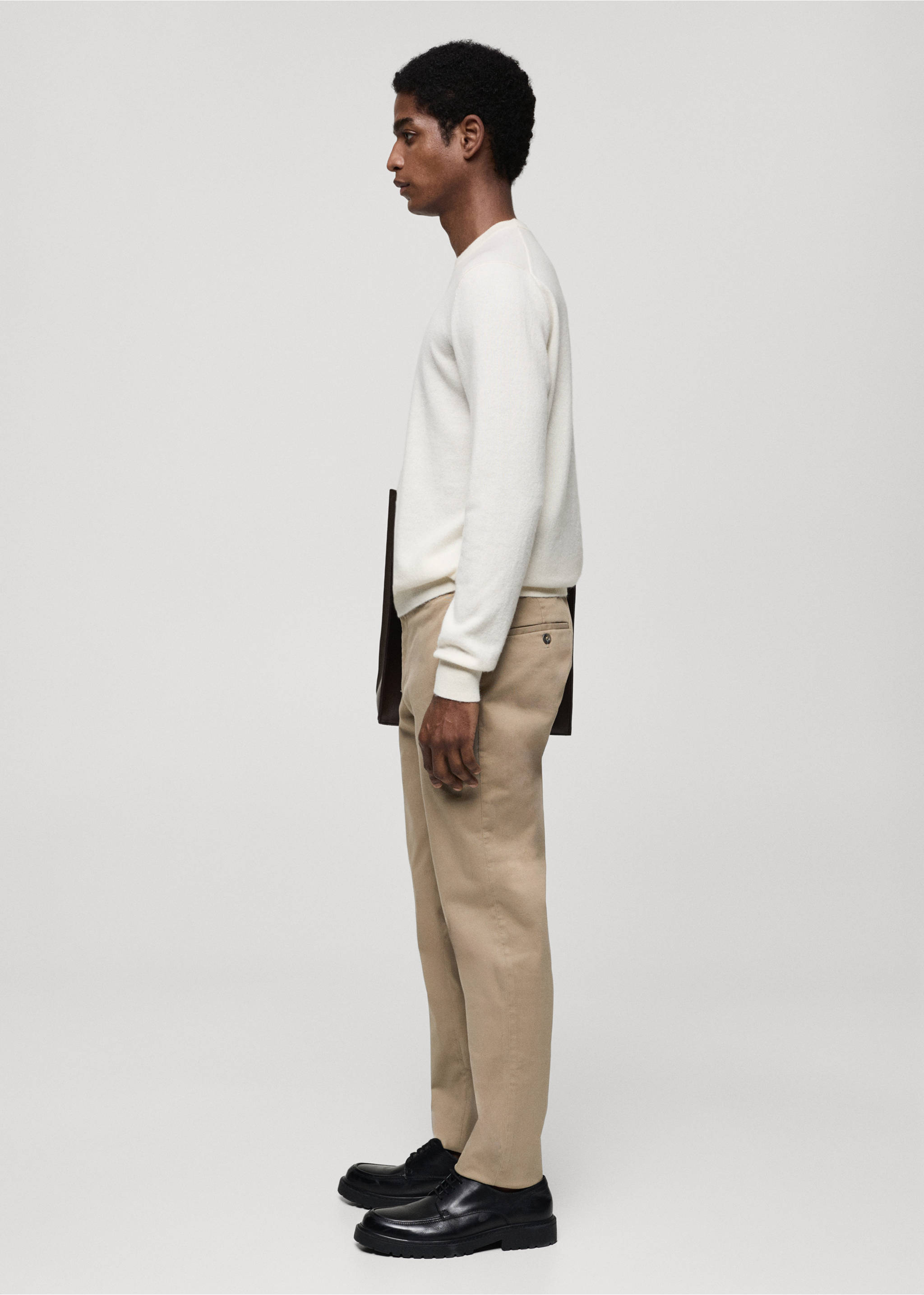 Slim fit serge chino trousers - Details of the article 2, Beige. Ref: 77044434-00.
