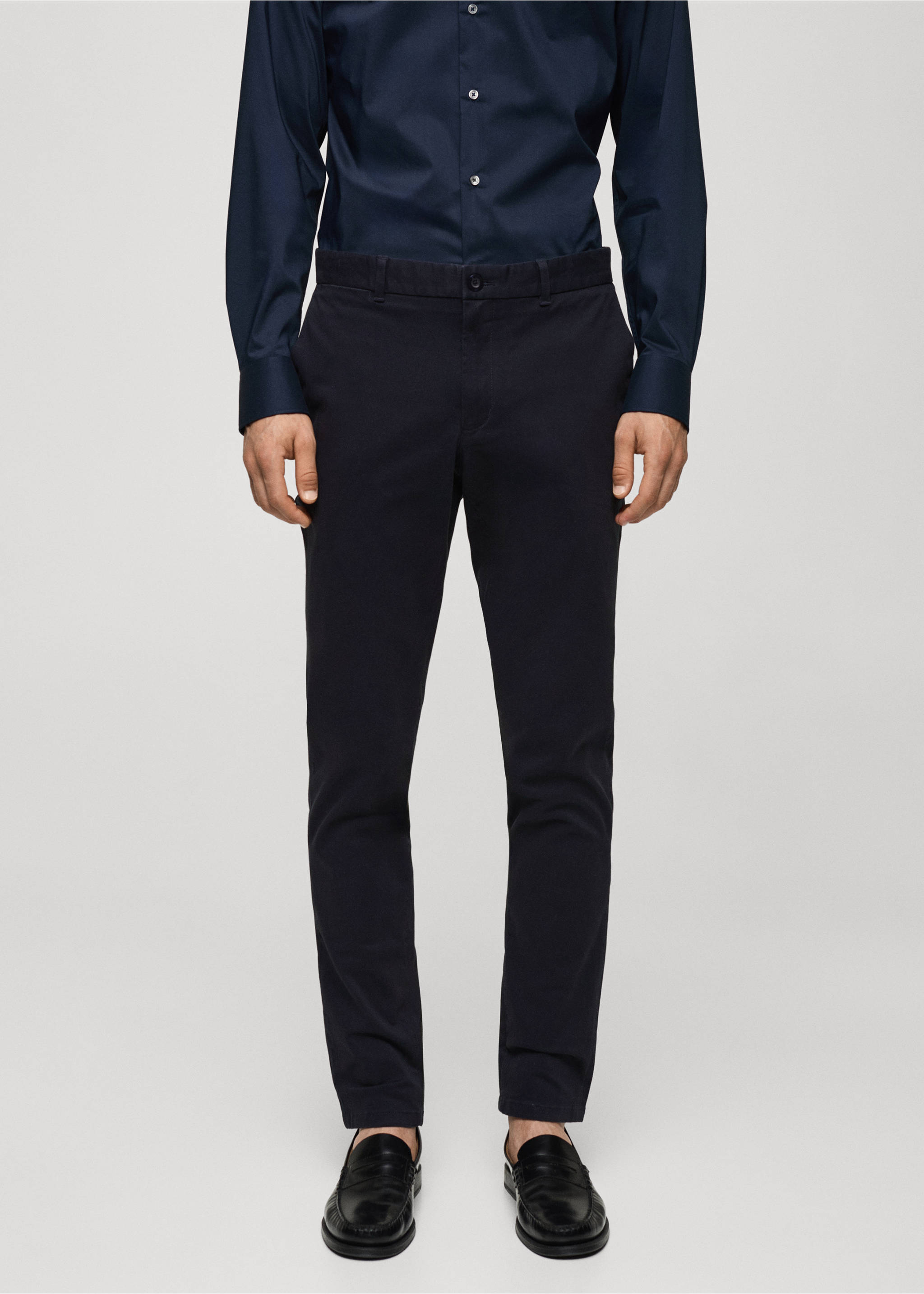 Slim fit serge chino - Middenvlak, Donkermarine. Ref: 77044434-00.