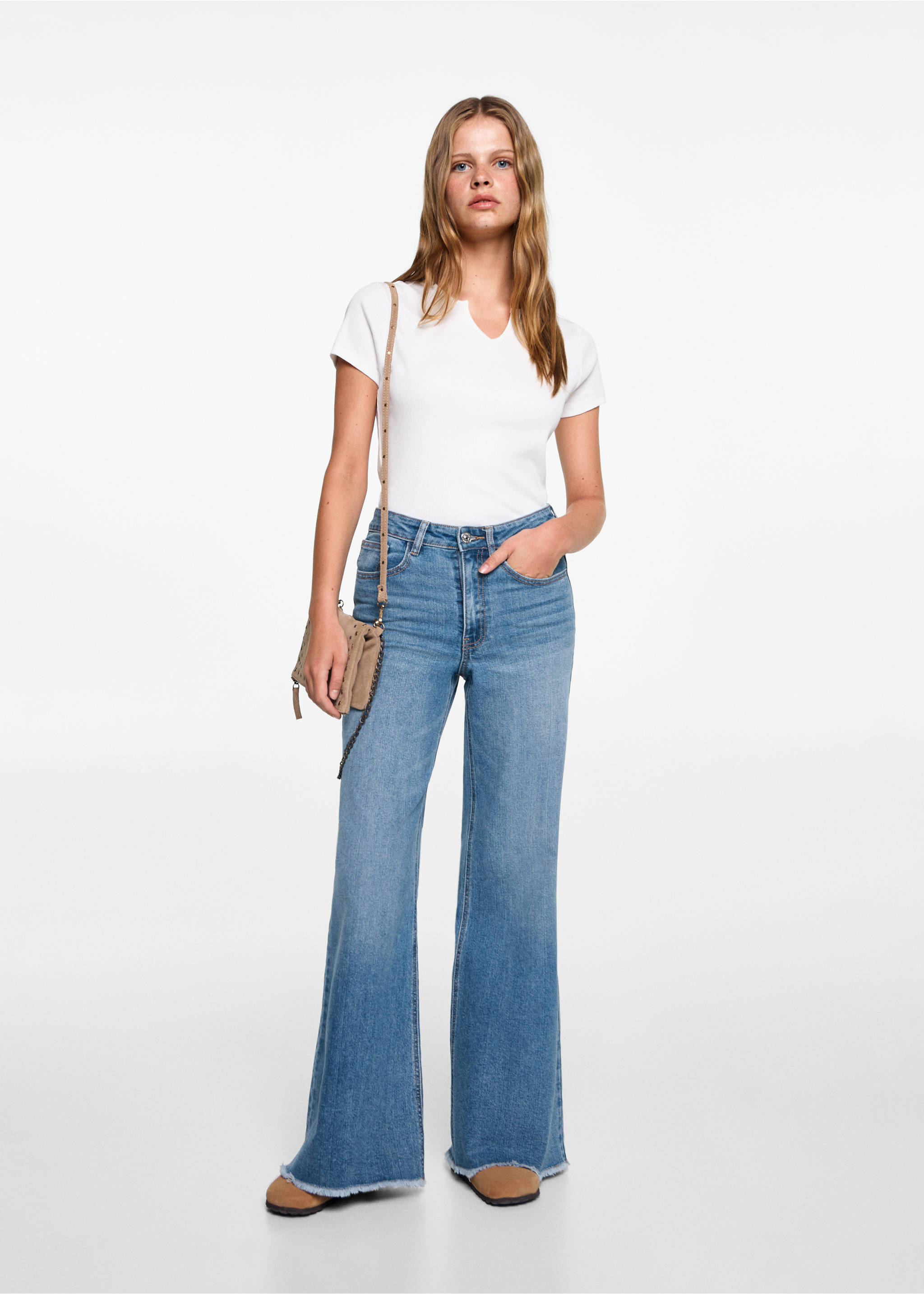 Ausgestellte Jeans - Allgemeine Ansicht, Mittelblau. Ref: 77044435-00.