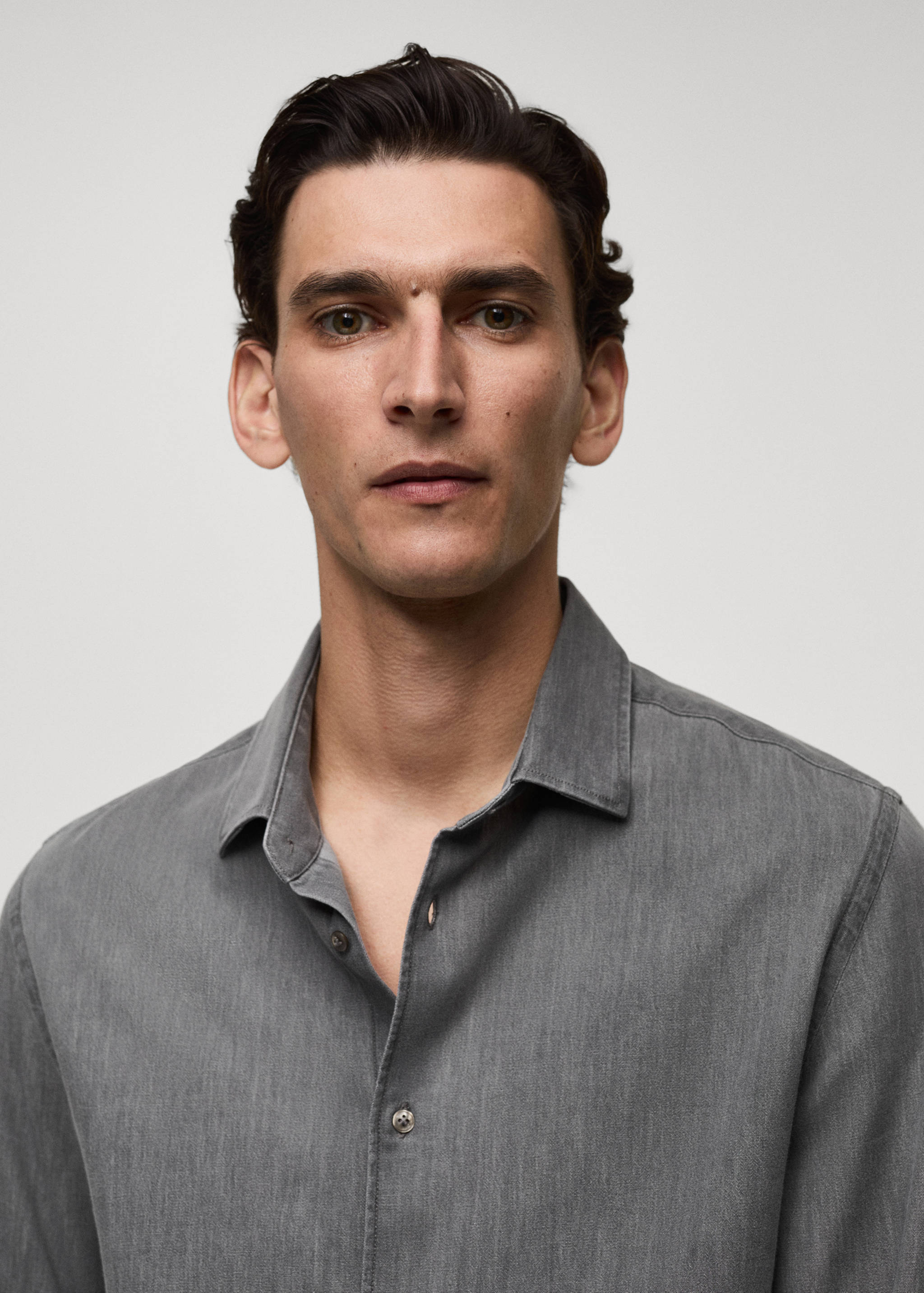 Regular-fit cotton chambray shirt - Details of the article 1