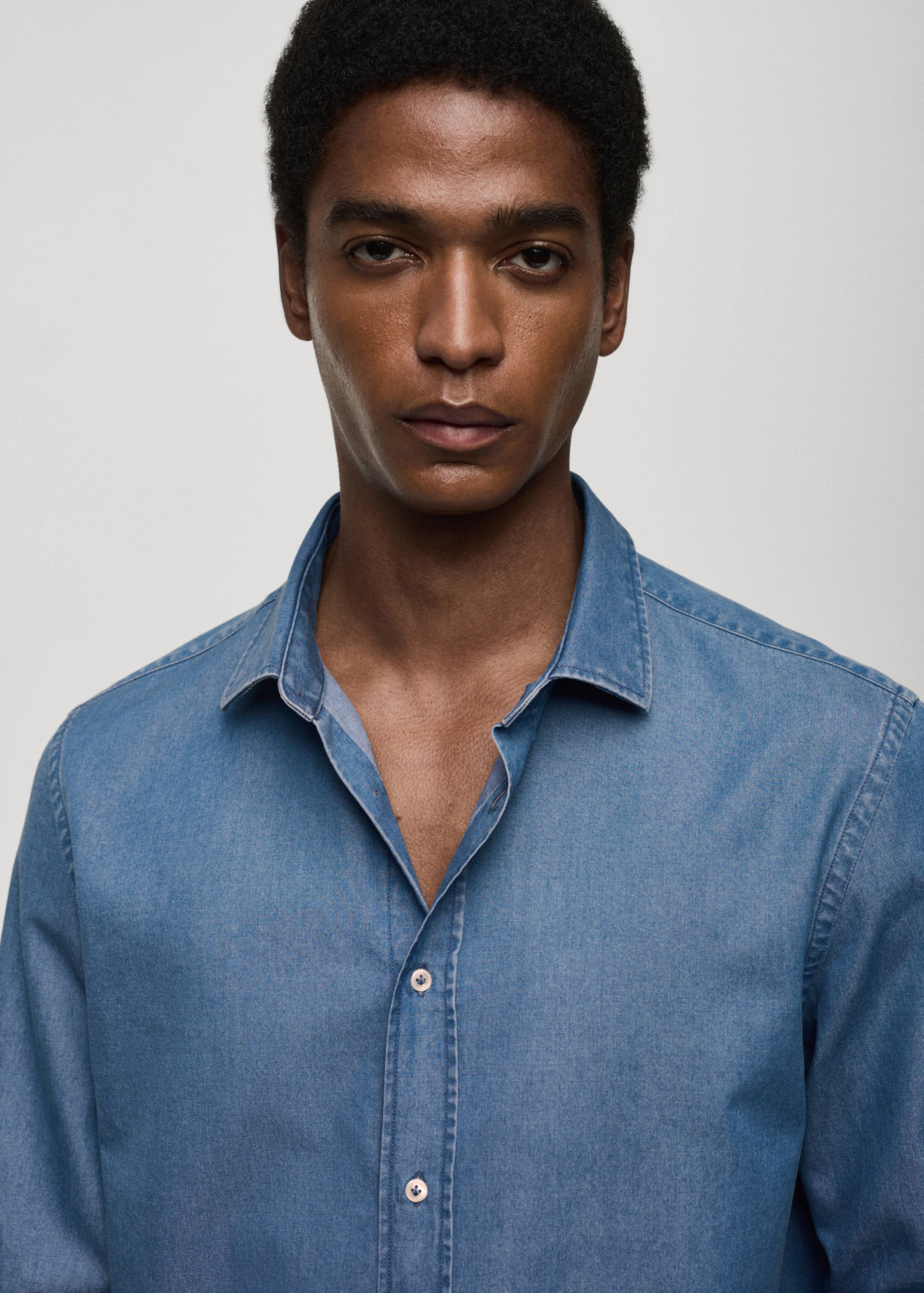 Slim fit cotton chambray shirt - Details of the article 1