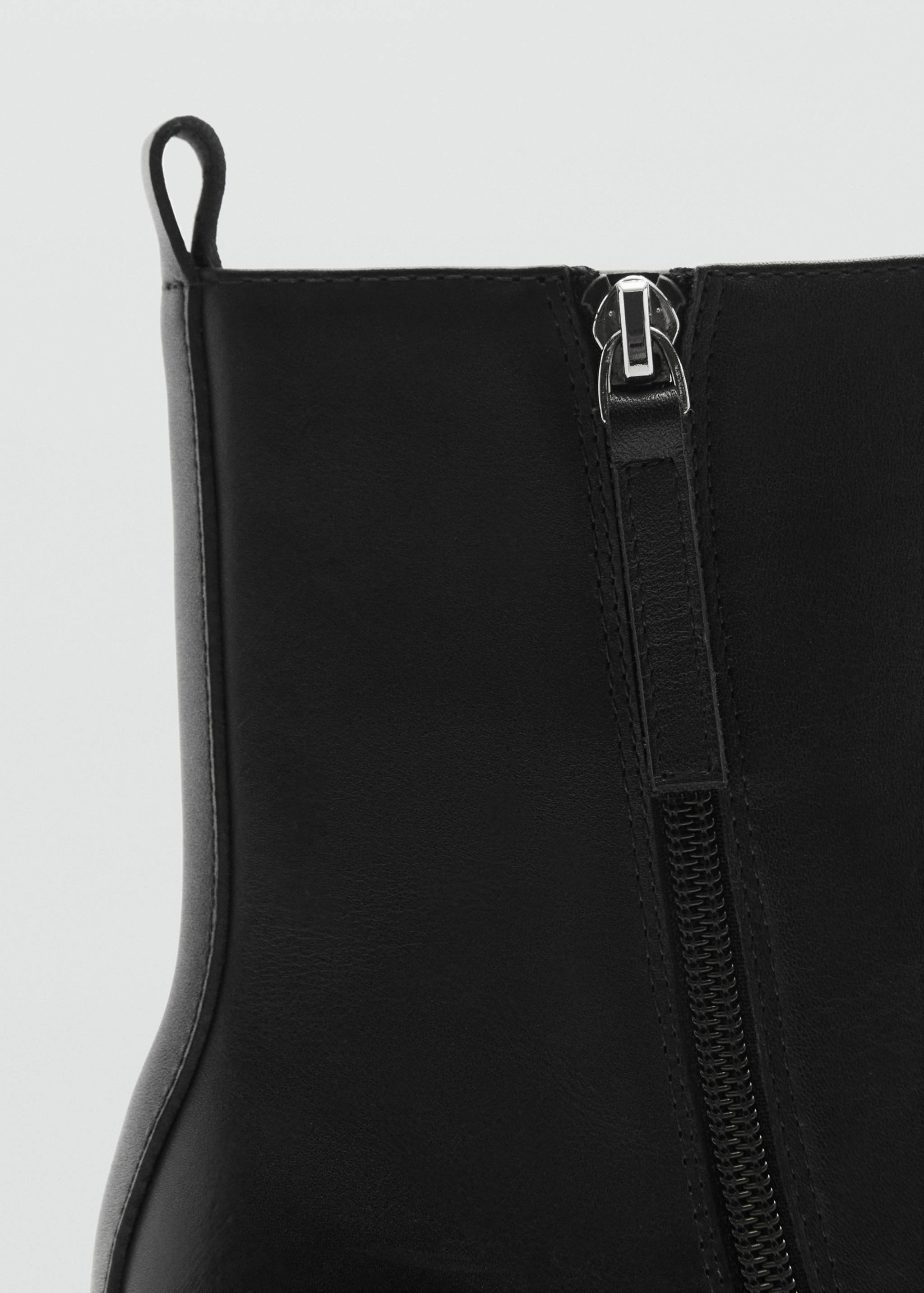 Leather ankle boots with block heel - Details of the article 3