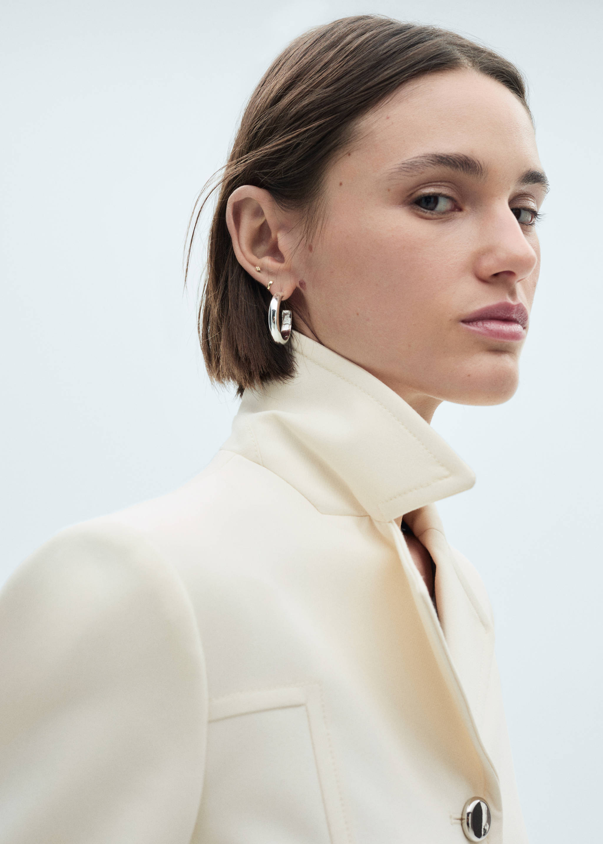 Jacket with lapels and metal buttons - Details of the article 1