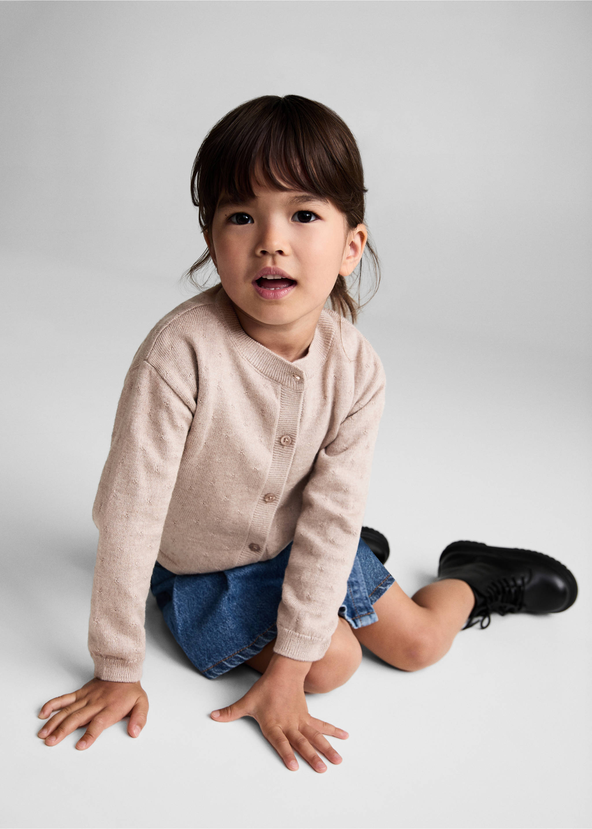 Button knit cardigan - Details of the article 2, Sand. Ref: 77045152-00.