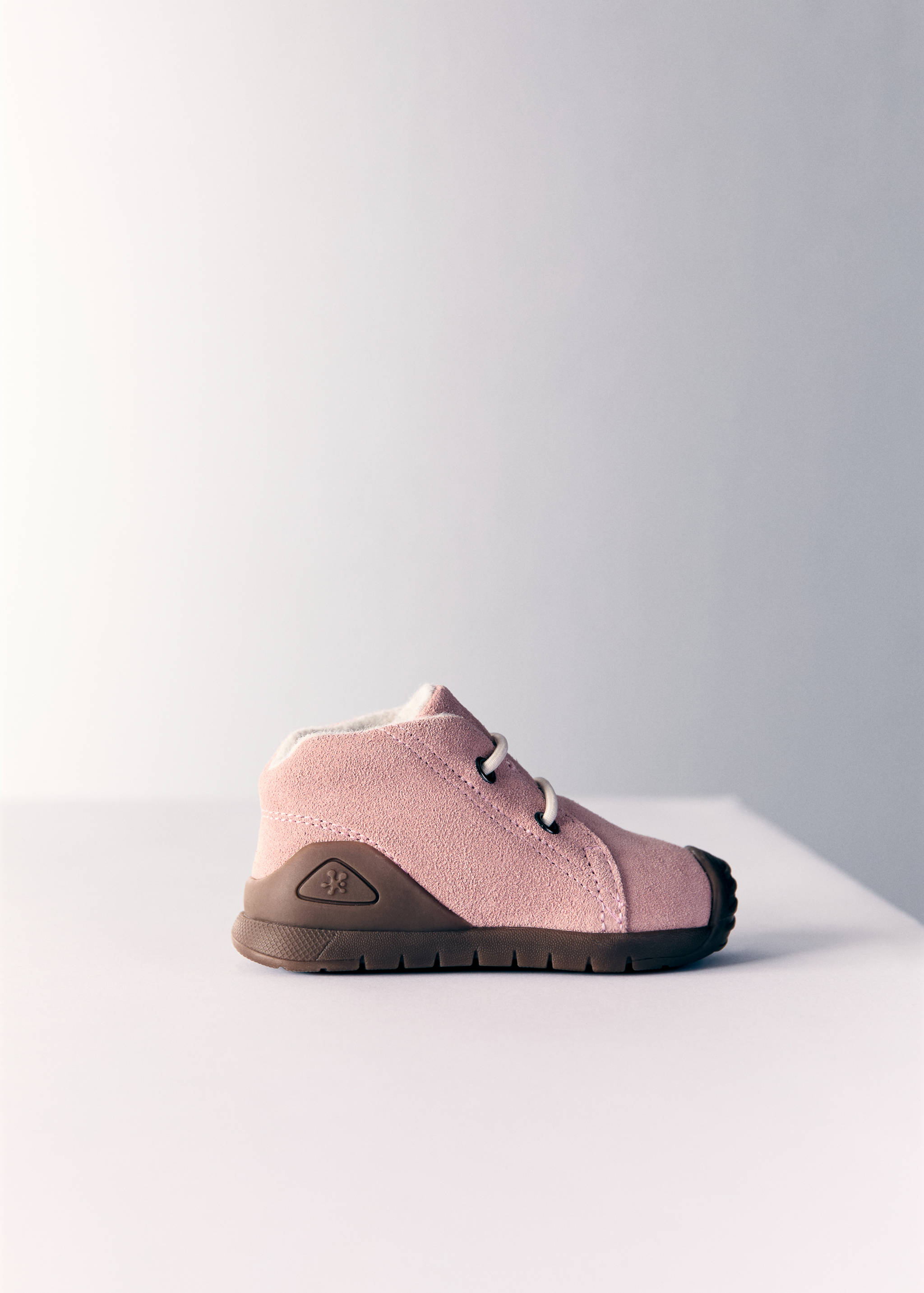 Deportiva piel biomecanics - Artículo sin modelo