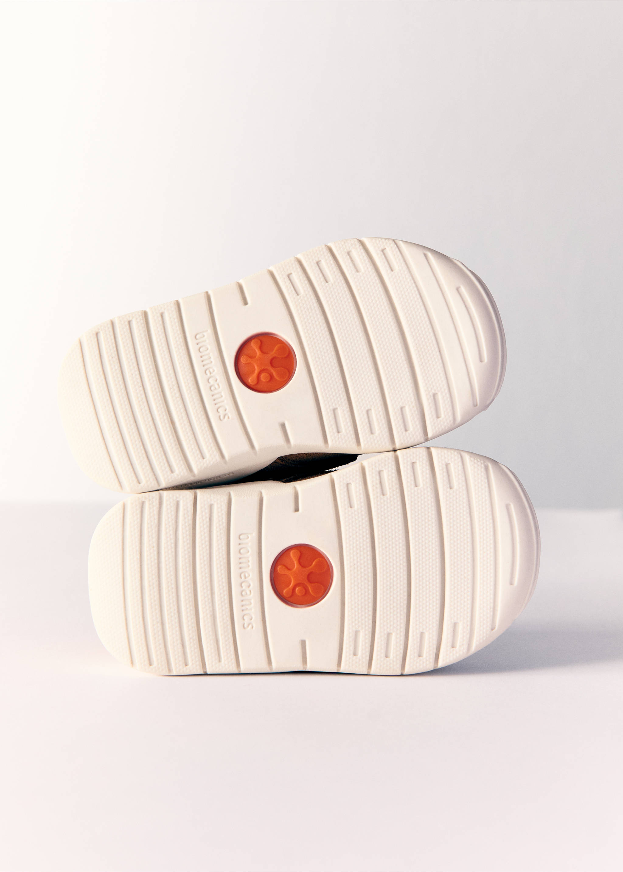 Biomecanics sports skin - Details of the article 2, Medium Brown. Ref: 77045154-00.