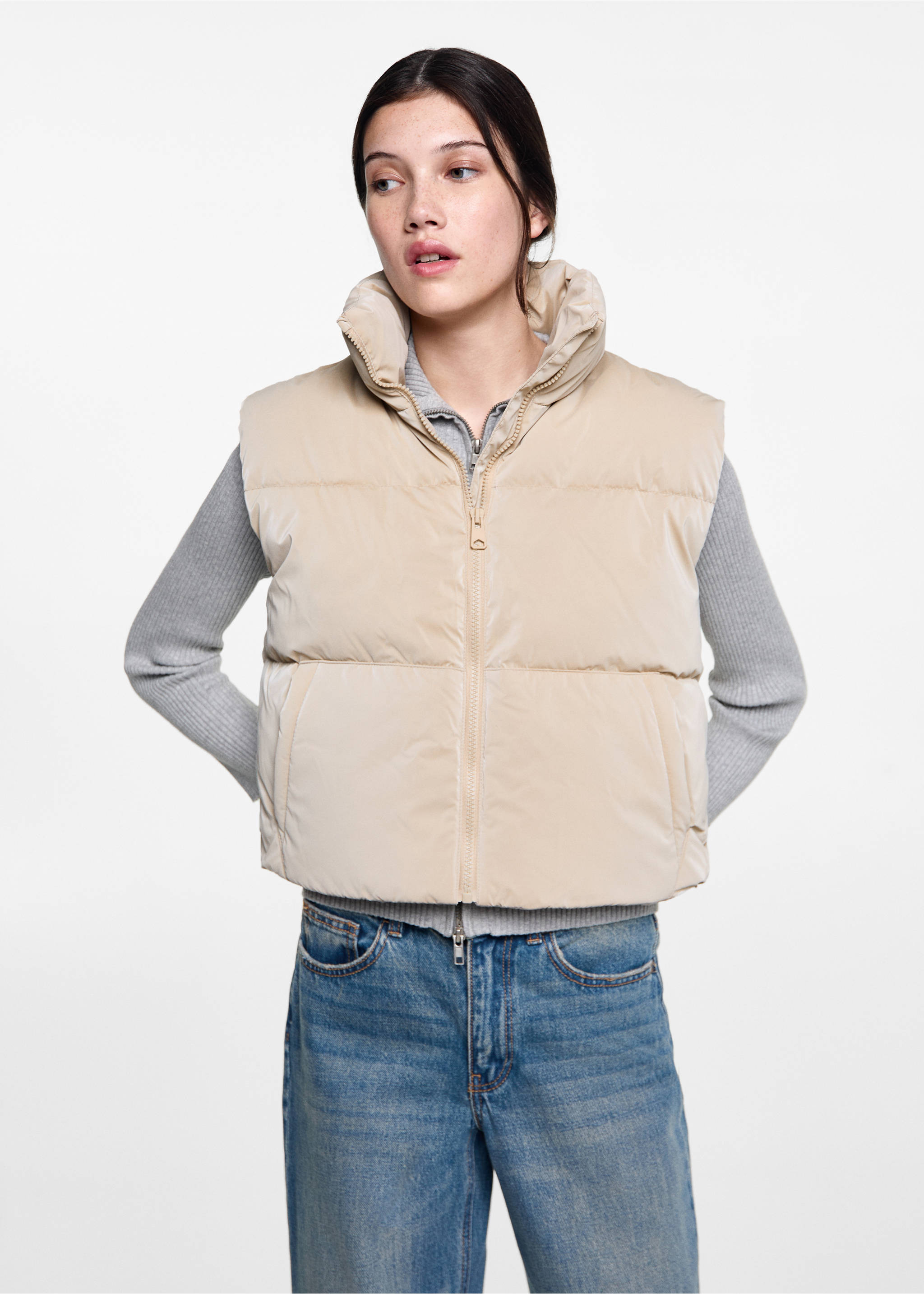 Quilted gilet with pockets - Medium plane, Beige. Ref: 77045629-00.