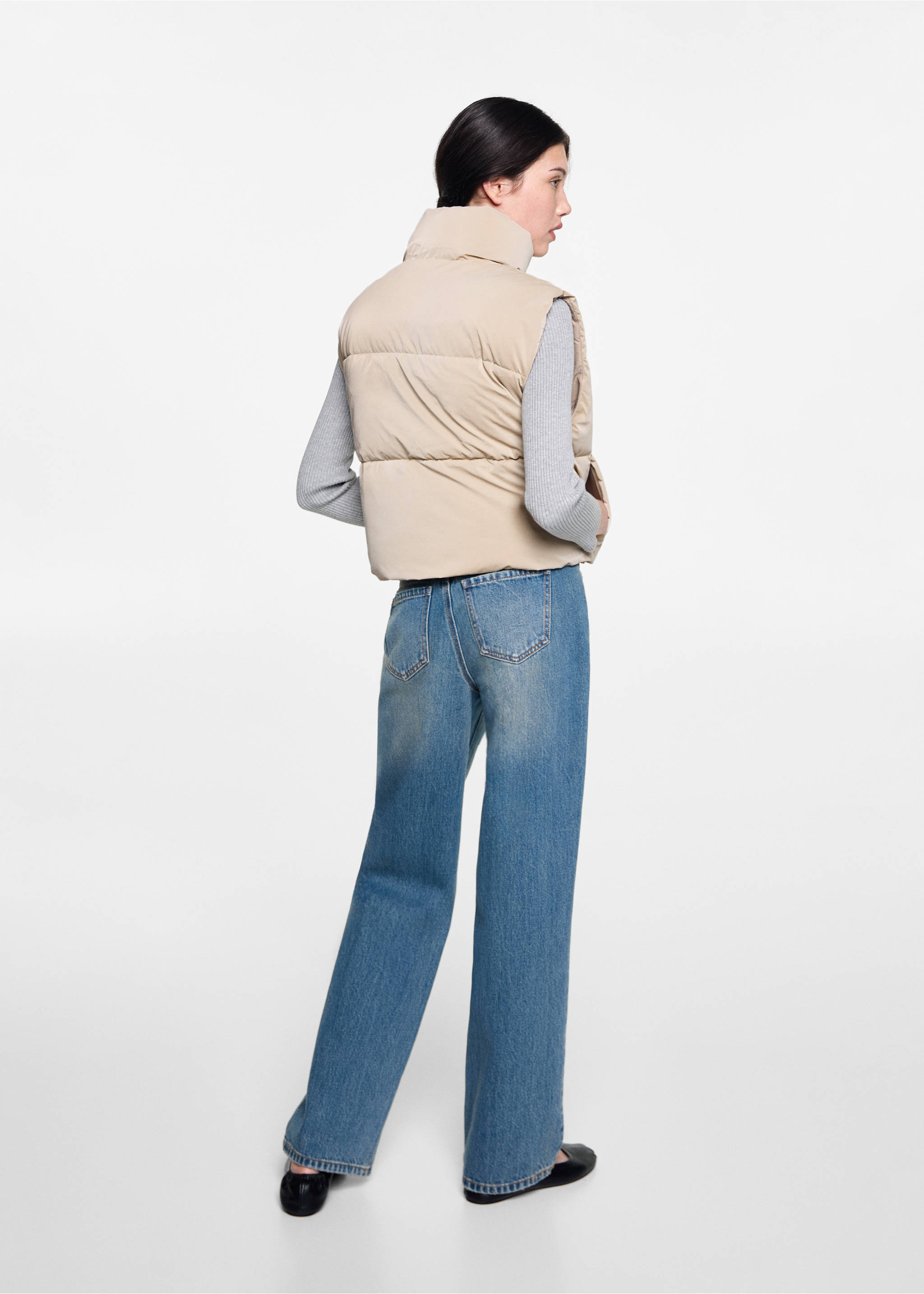 Quilted gilet with pockets - Reverse of the article, Beige. Ref: 77045629-00.