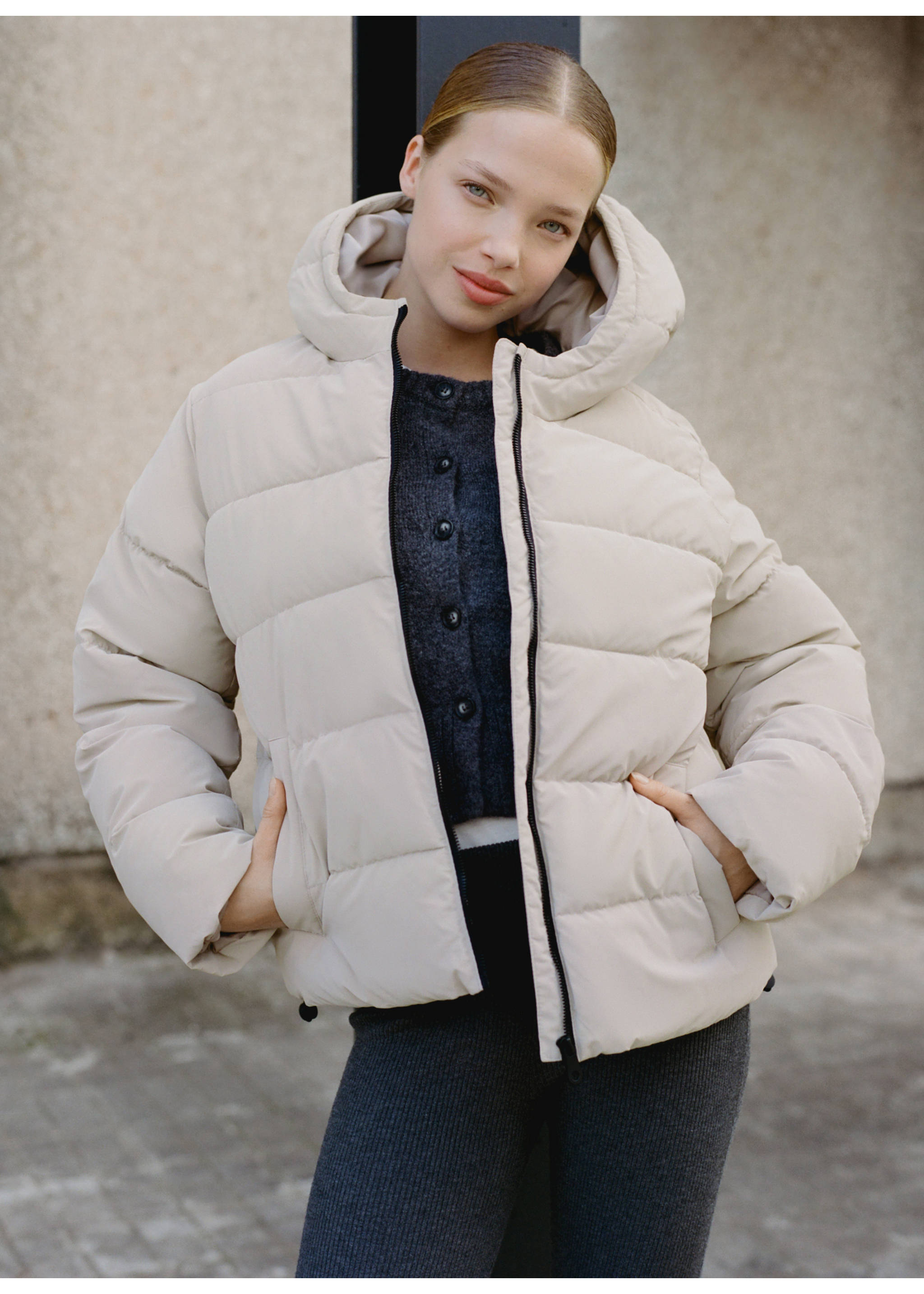 Gepolsterter Anorak mit Kapuze - Detail des Artikels 5, Beige. Ref: 77045630-00.