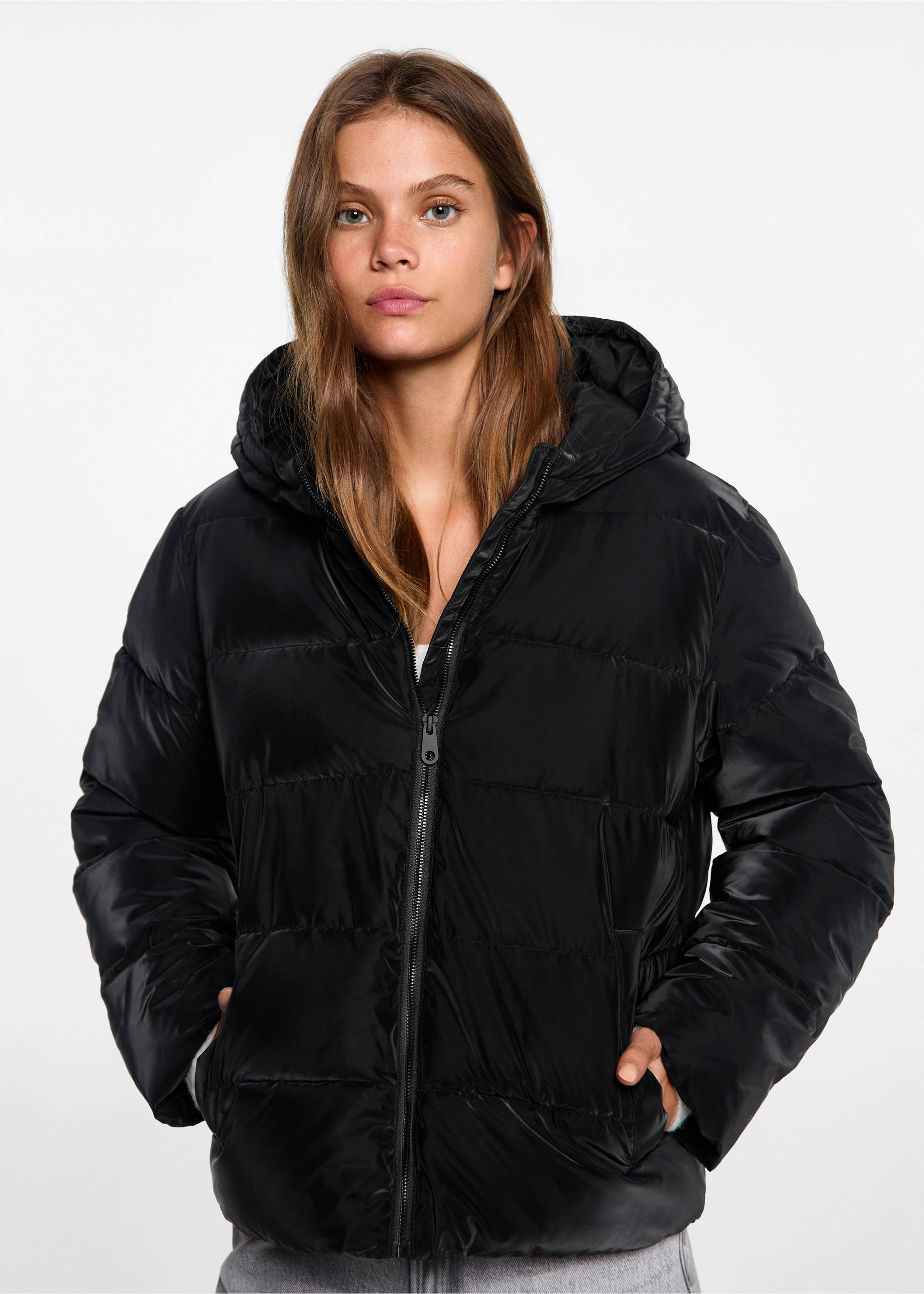 Anorak matelassé à capuche - Plan moyen, Noir. Ref: 77045630-00.