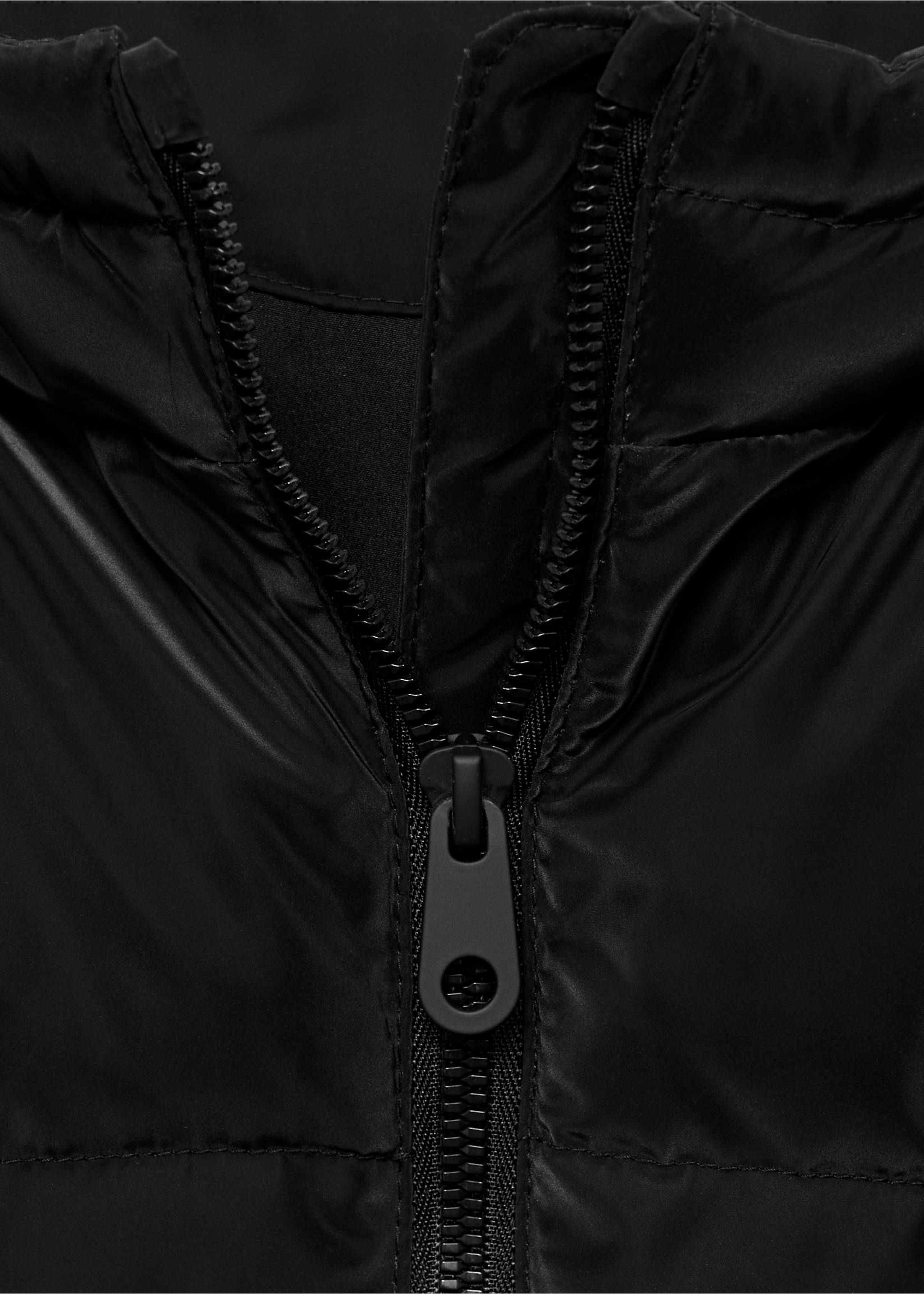 Anorak matelassé à capuche - Détail de l'article 8, Noir. Ref: 77045630-00.