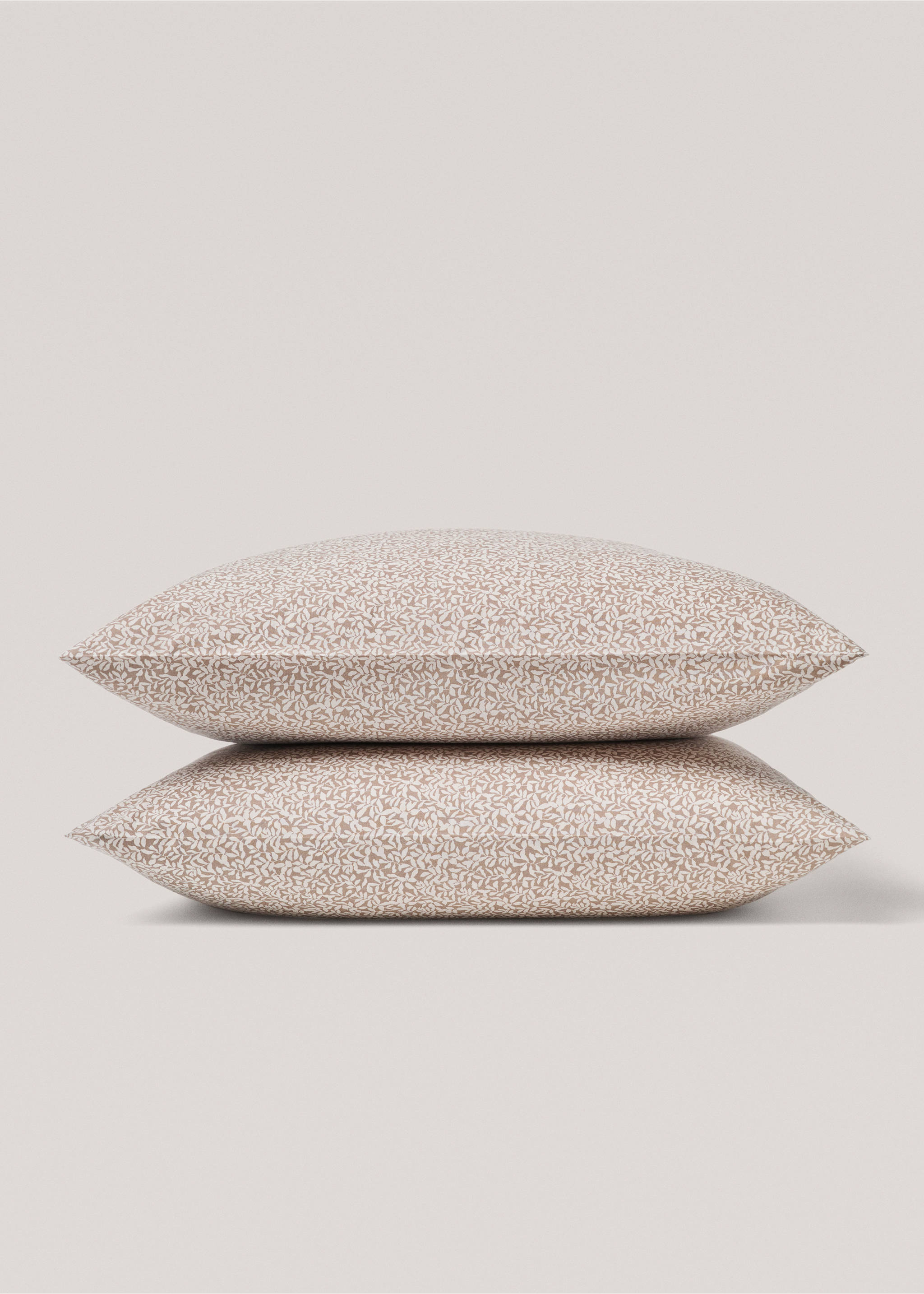 Micro-flower print pillowcase 60x60cm - Details of the article 1, Medium Brown. Ref: 77045635-00.